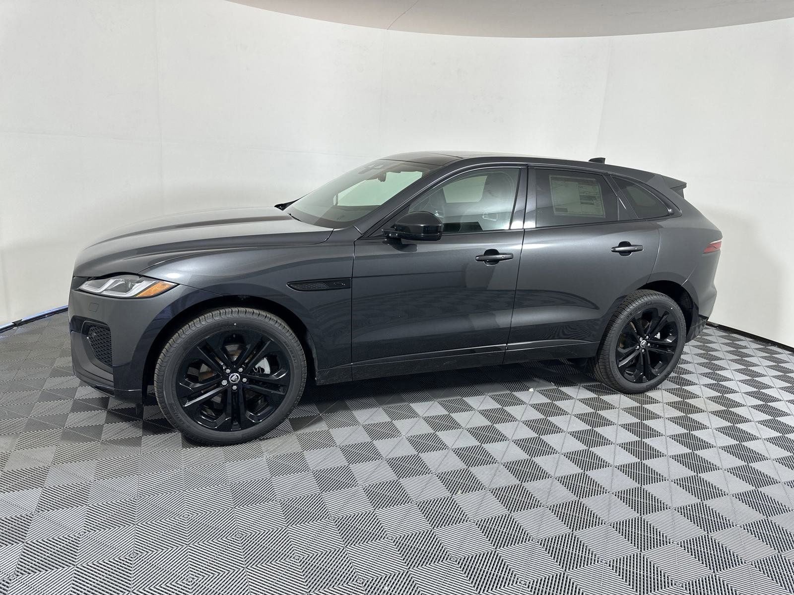 2025 Jaguar F-PACE R-Dynamic S photo 2