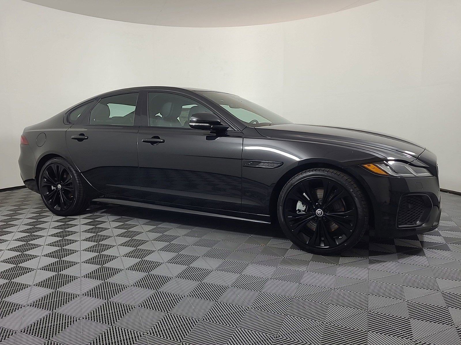 2024 Jaguar XF P250 R-Dynamic SE photo 3
