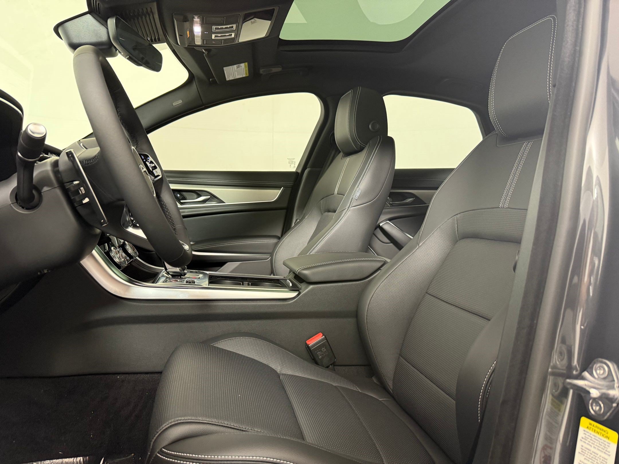 XF R-Dynamic SE Sedan