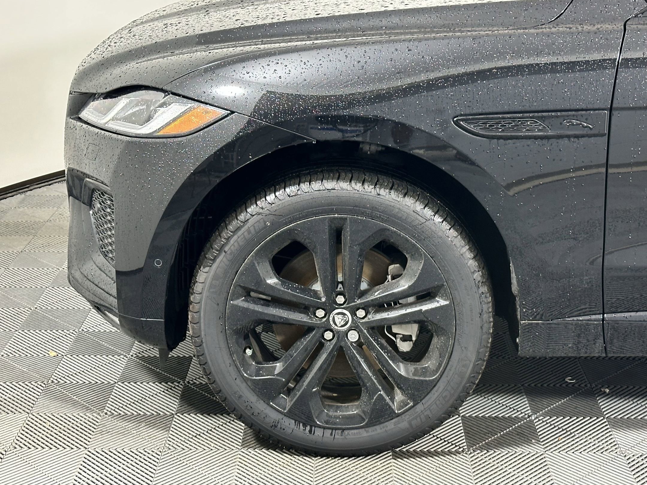 2026 Jaguar F-Pace R-Dynamic S - Photo 9