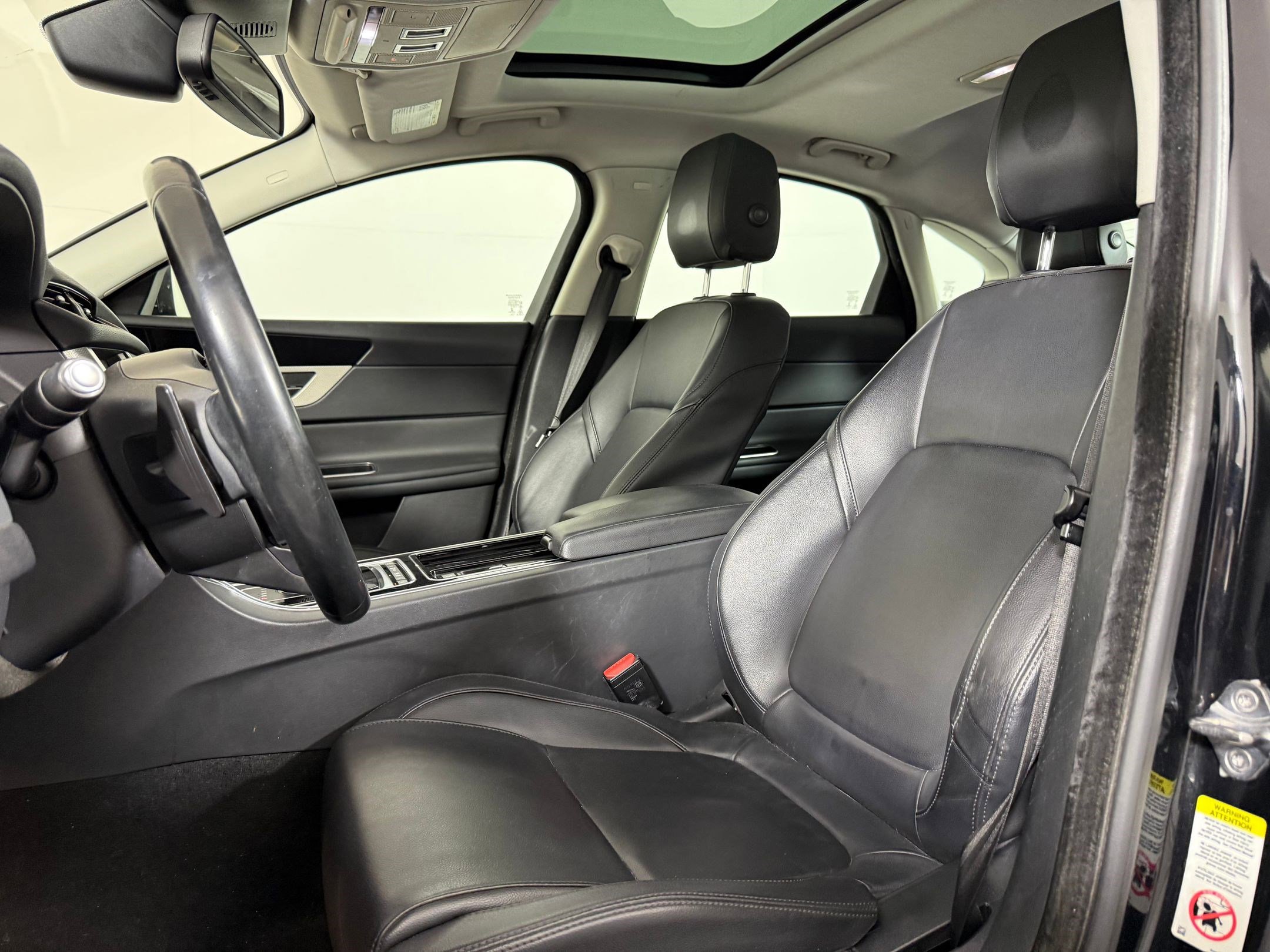 XF 35t Premium Sedan