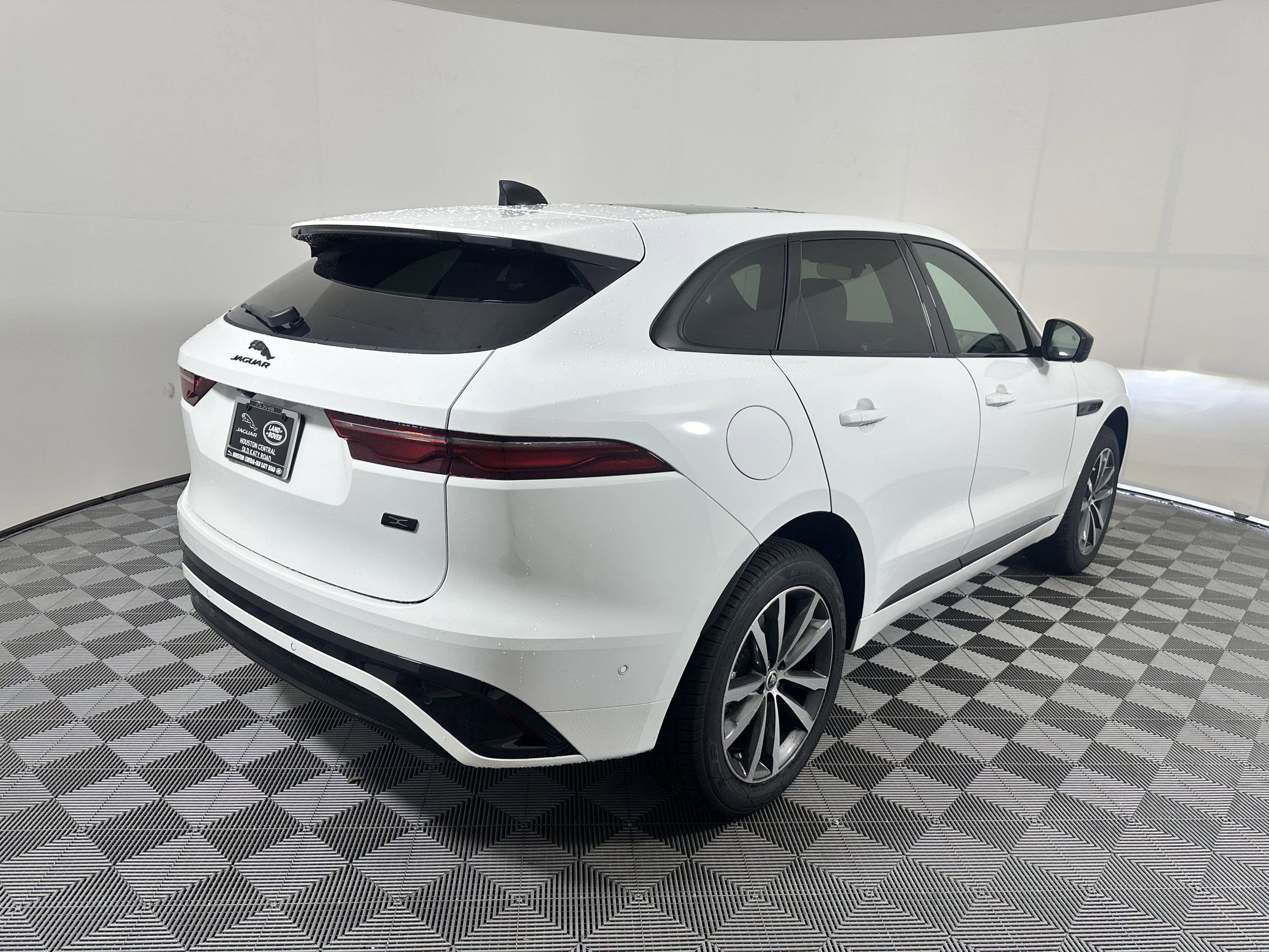 2026 Jaguar F-Pace R-Dynamic S - Photo 7
