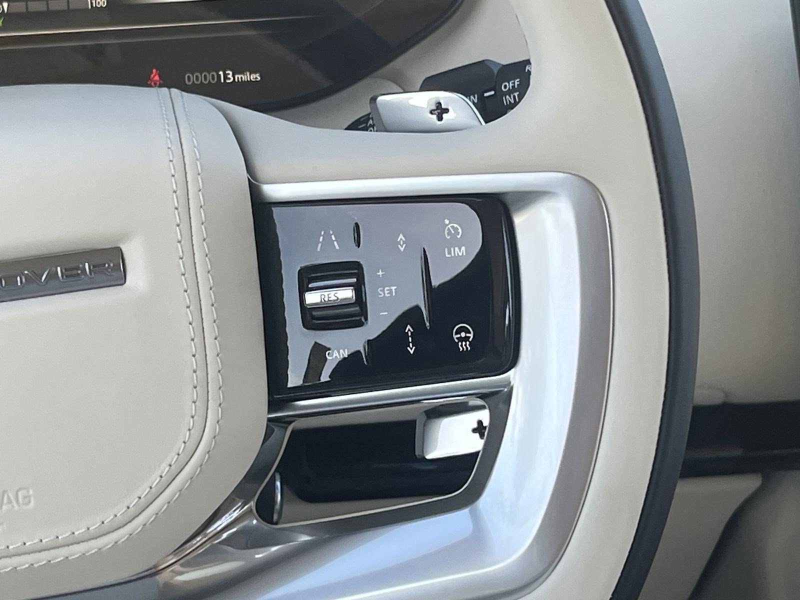 2025 Land Rover Range Rover SE - Photo 18
