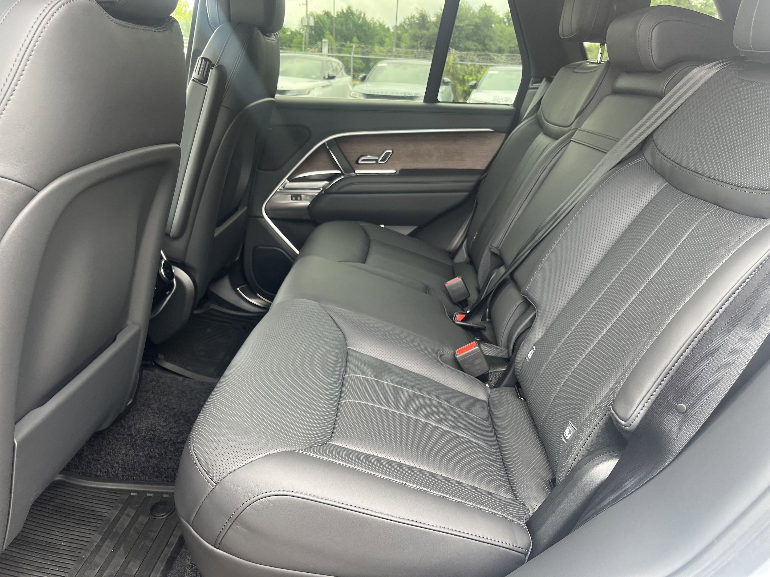 2025 Land Rover Range Rover SE - Photo 5