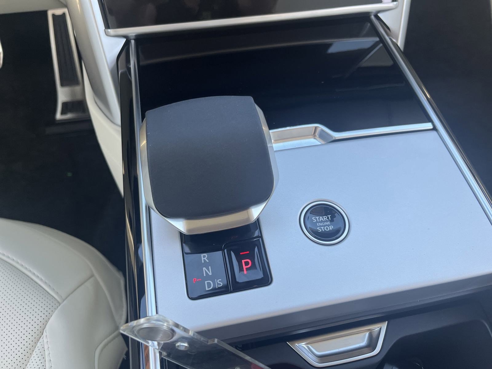 2025 Land Rover Range Rover SE - Photo 24