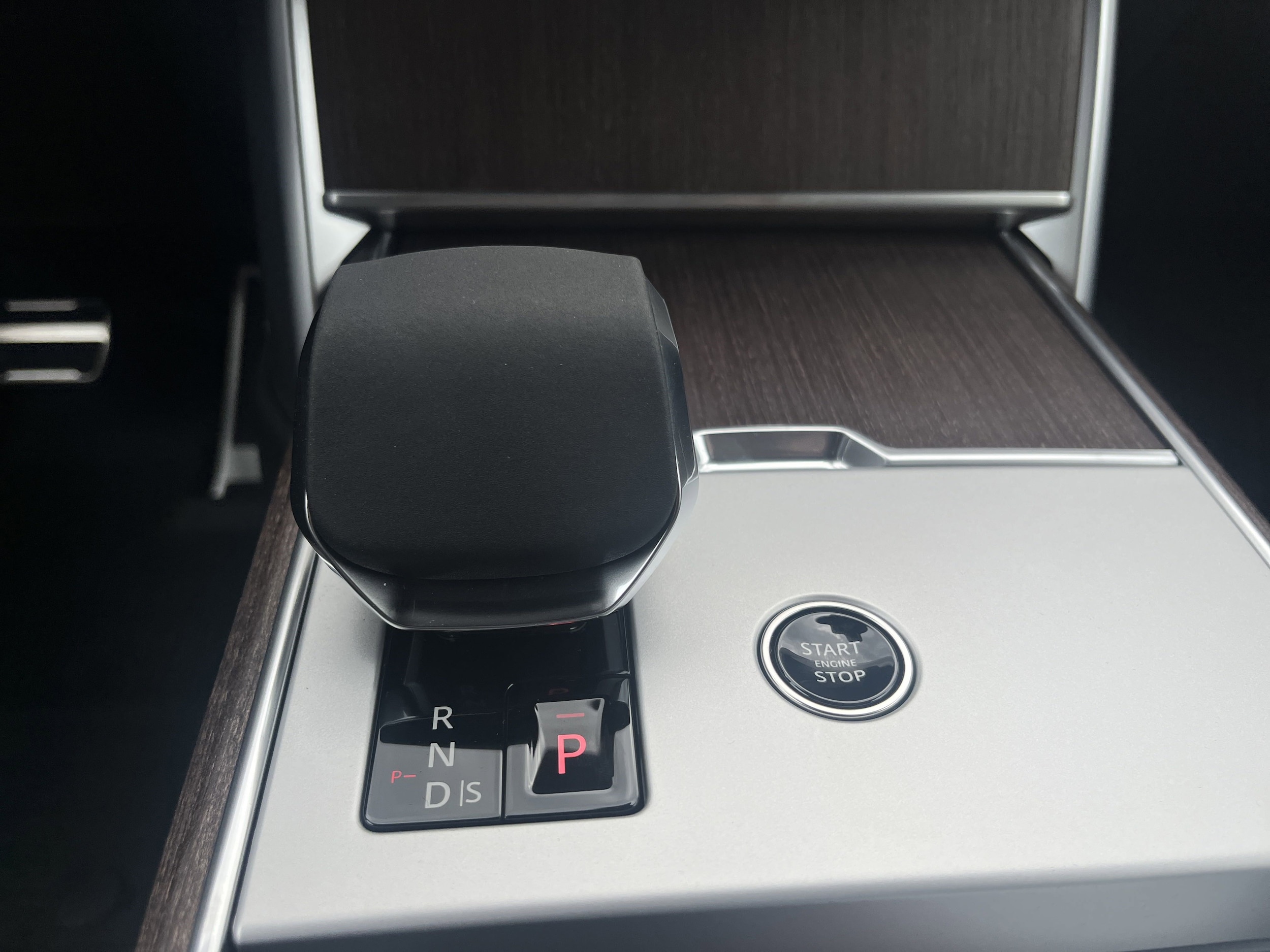 2025 Land Rover Range Rover SE - Photo 24
