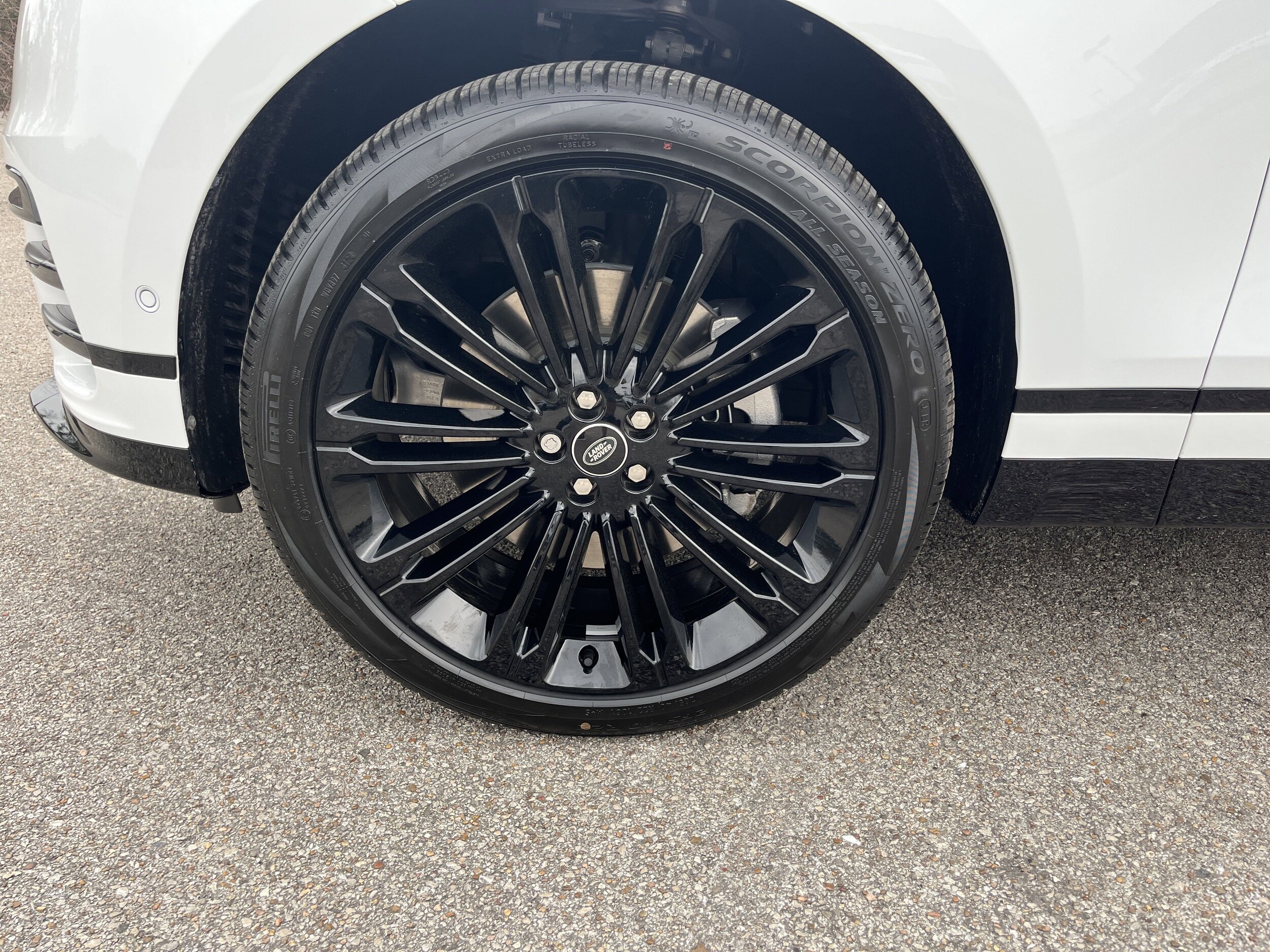 2026 Land Rover Range Rover Velar Dynamic SE - Photo 9