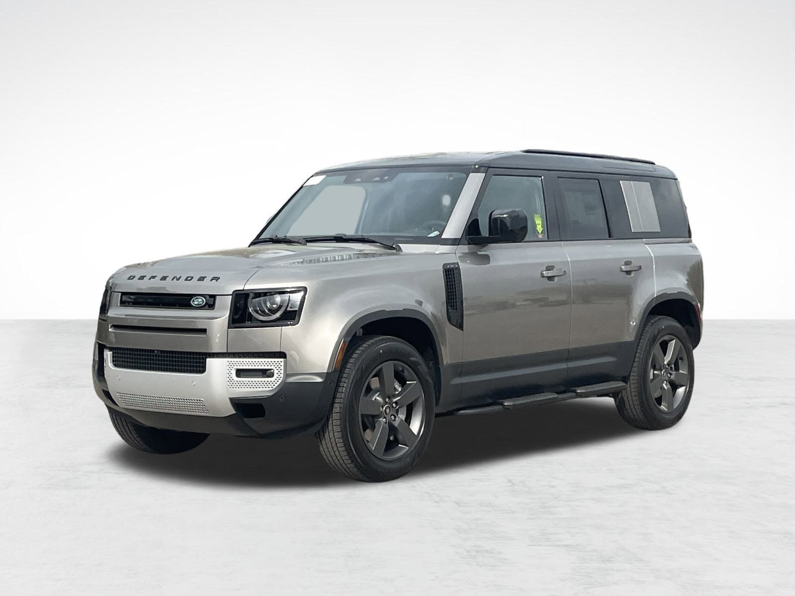 2025 Land Rover Defender S's photo
