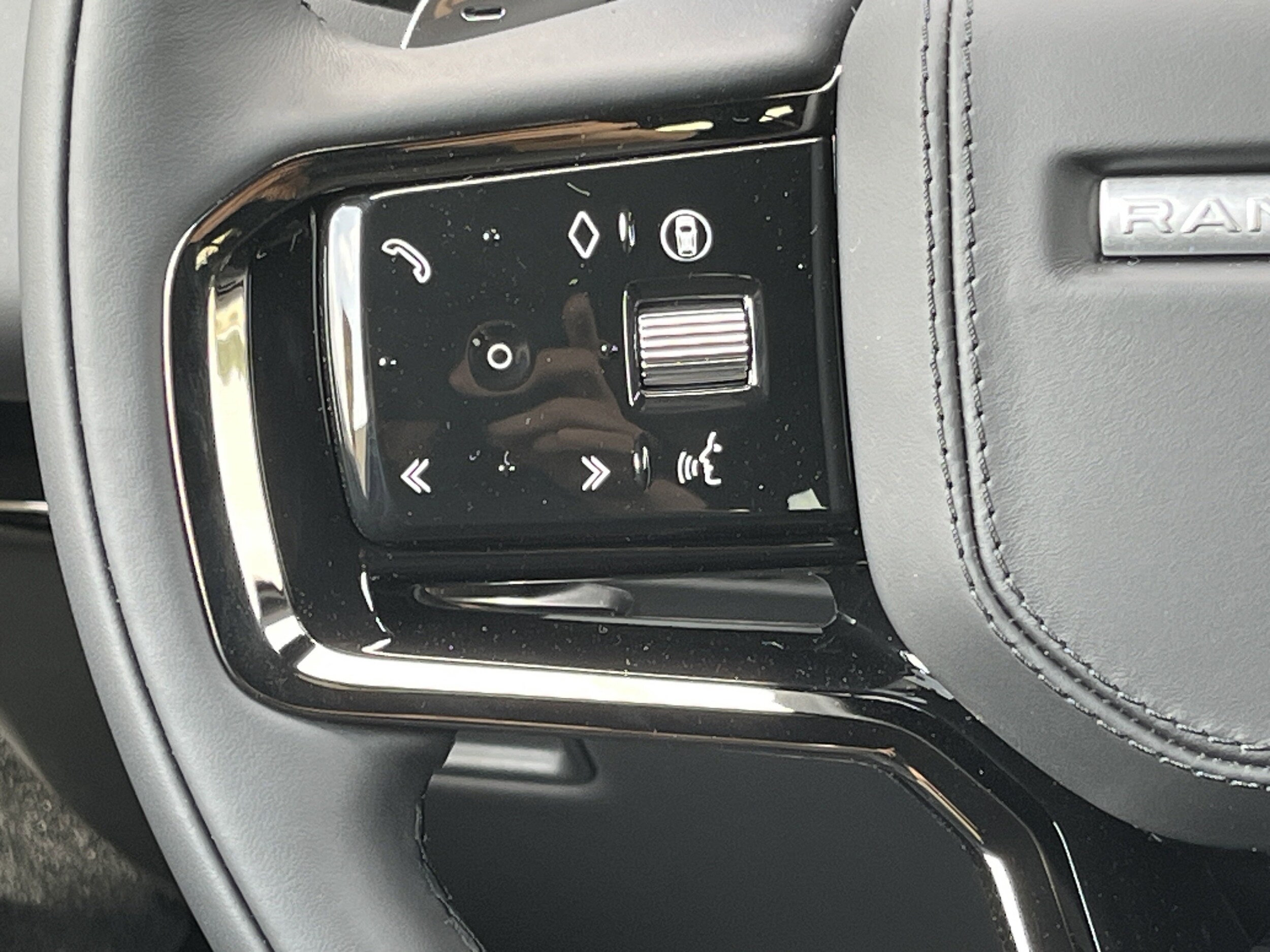 2025 Land Rover Range Rover Sport Dynamic SE - Photo 17