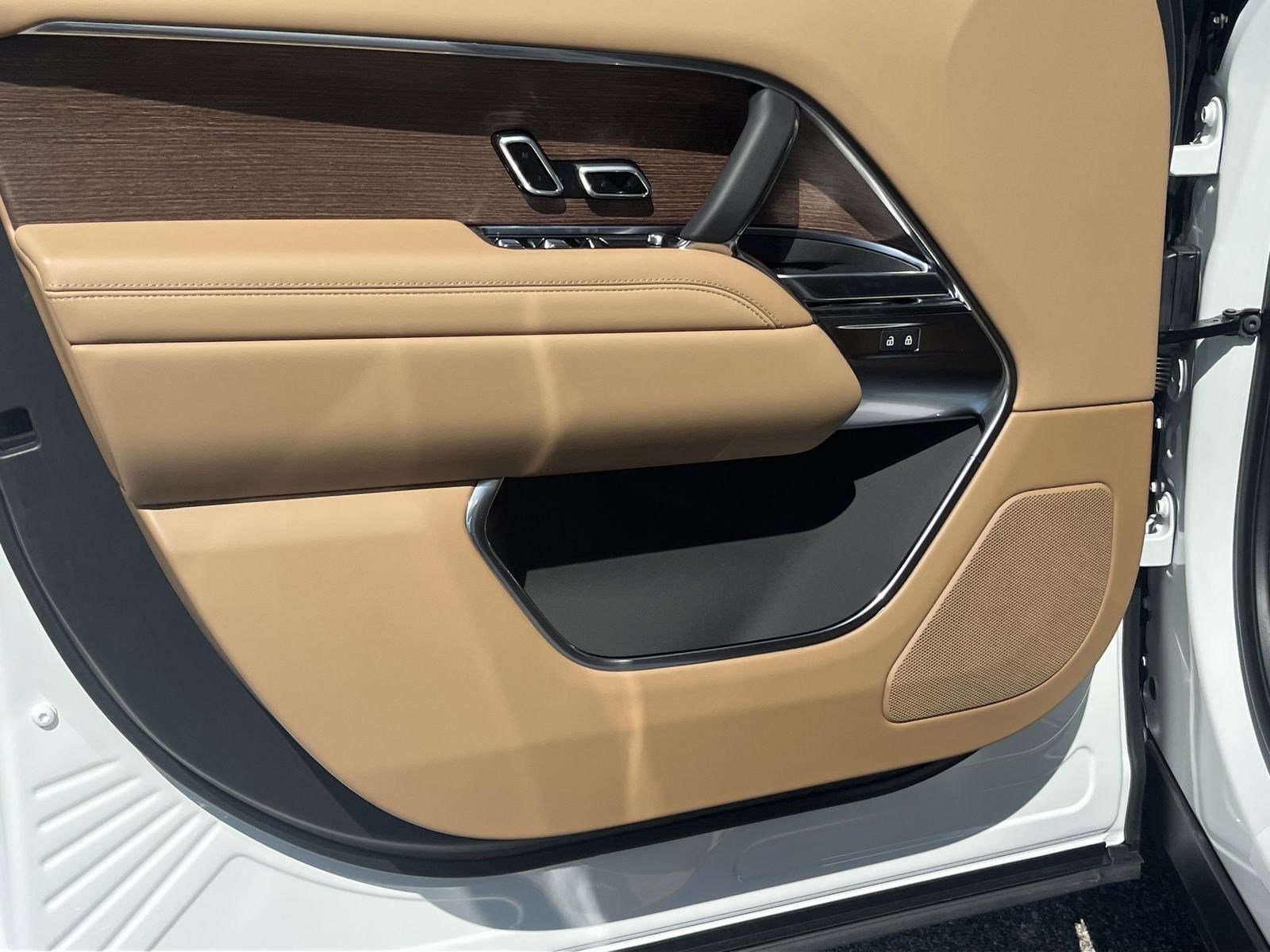 2025 Land Rover Range Rover SE - Photo 13