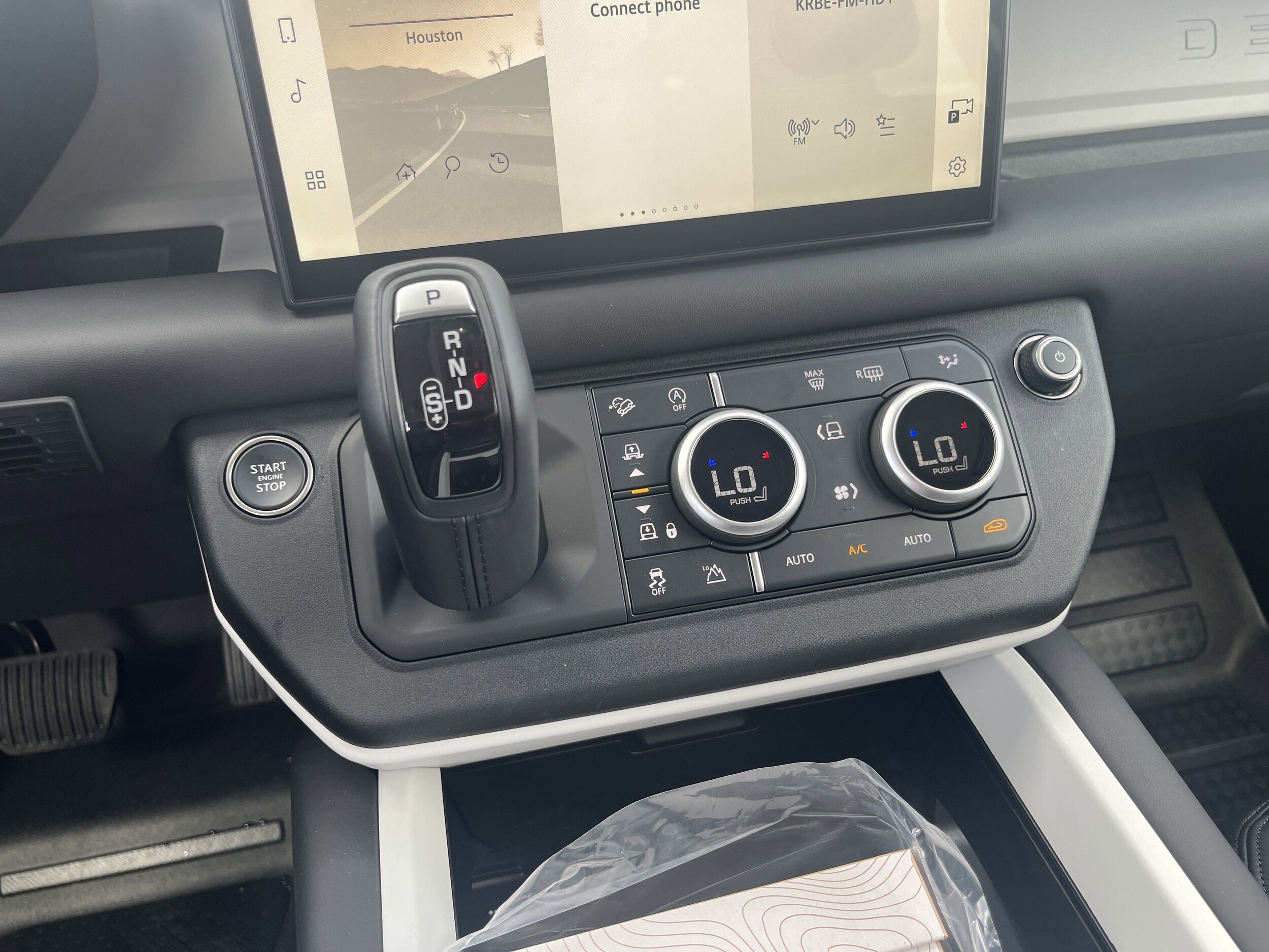 2025 Land Rover Defender S - Photo 24