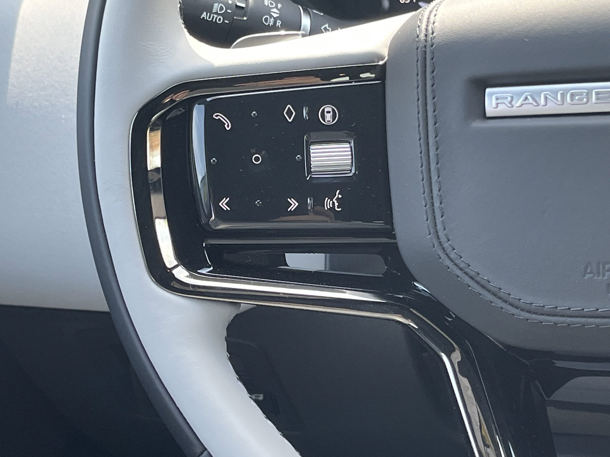 2026 Land Rover Range Rover Velar Dynamic SE - Photo 17