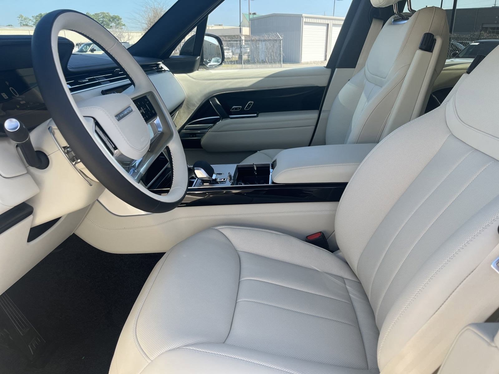 2025 Land Rover Range Rover SE - Photo 15