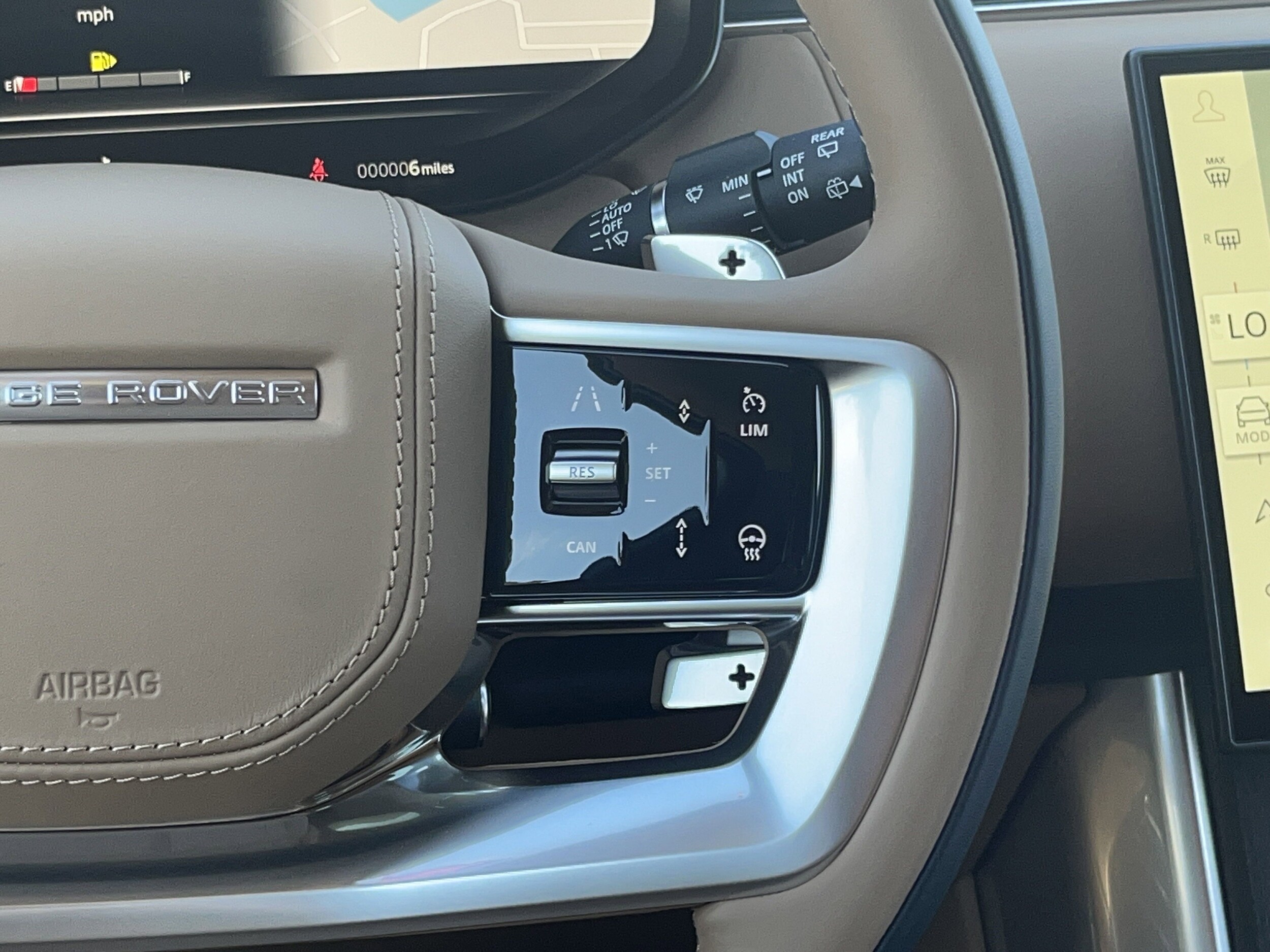 2025 Land Rover Range Rover SE - Photo 18