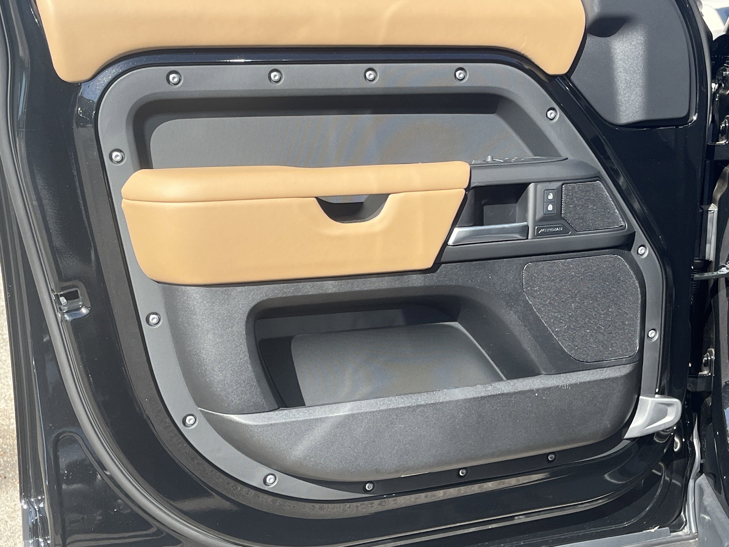 2025 Land Rover Defender S - Photo 13