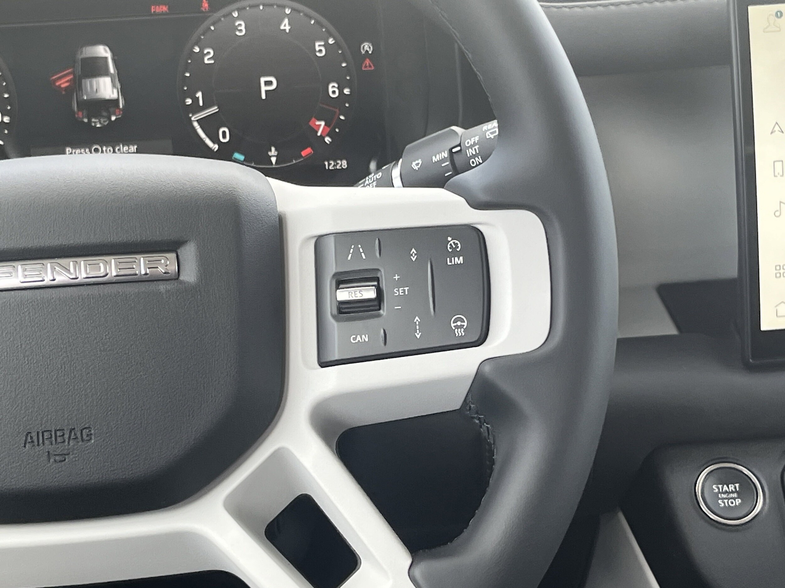 2025 Land Rover Defender S - Photo 18