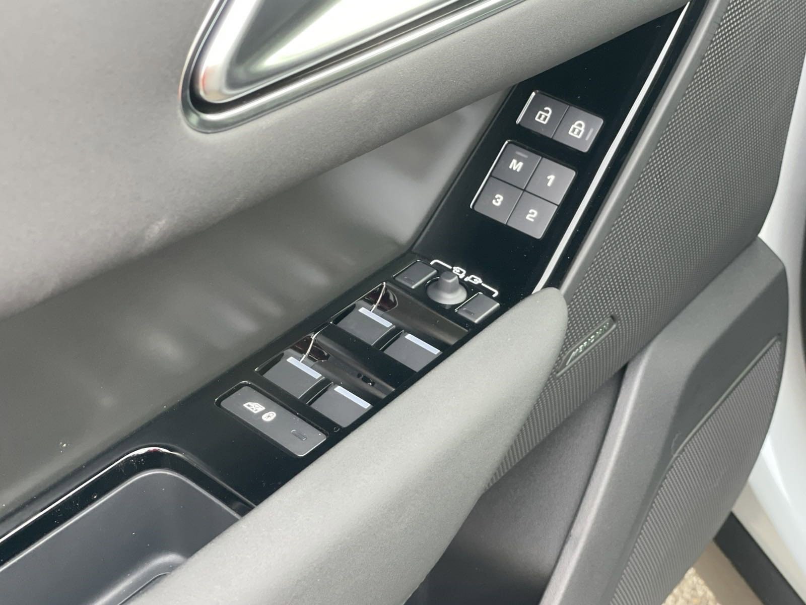 2025 Land Rover Range Rover Velar Dynamic SE - Photo 14