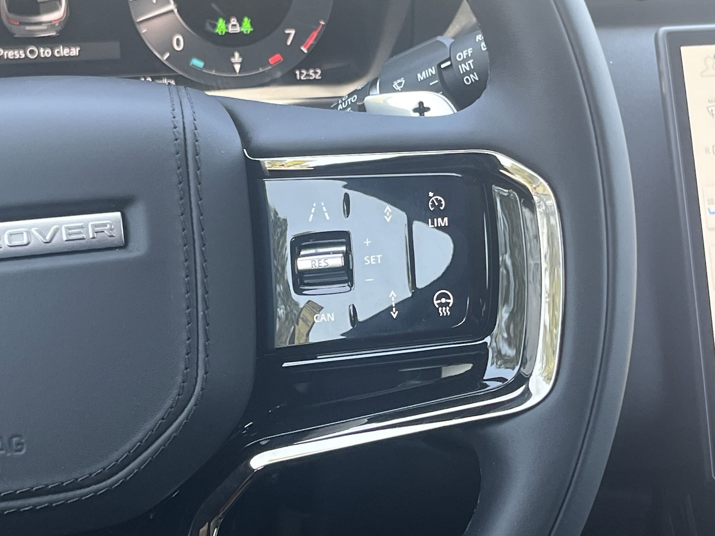 2026 Land Rover Range Rover Velar Dynamic SE - Photo 18
