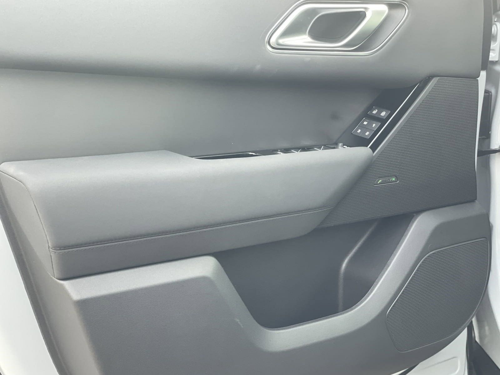 2025 Land Rover Range Rover Velar Dynamic SE - Photo 13