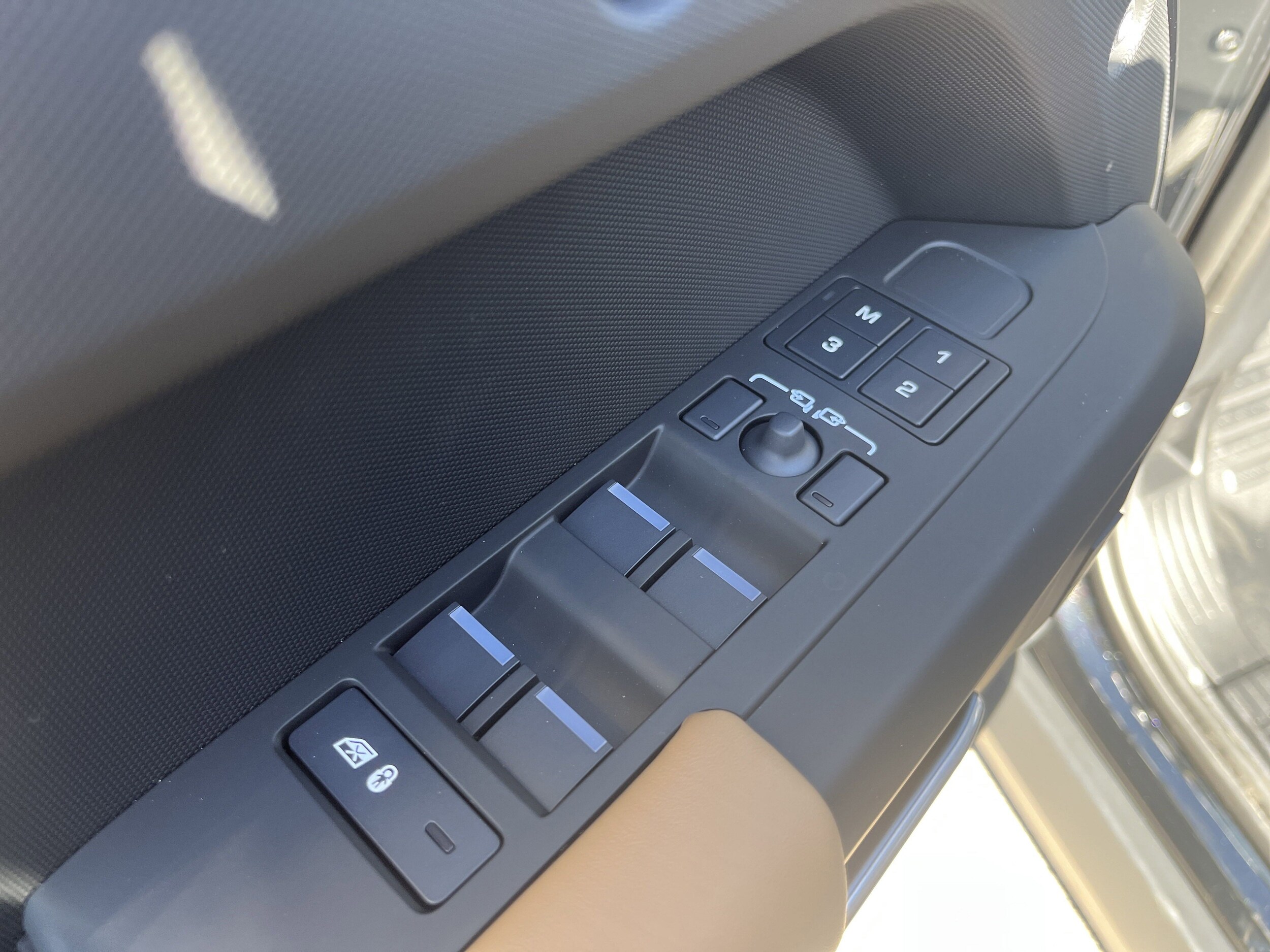 2025 Land Rover Defender S - Photo 14