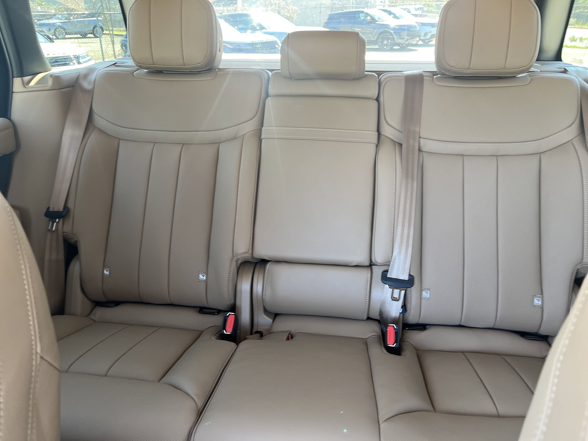 2025 Land Rover Range Rover SE - Photo 28