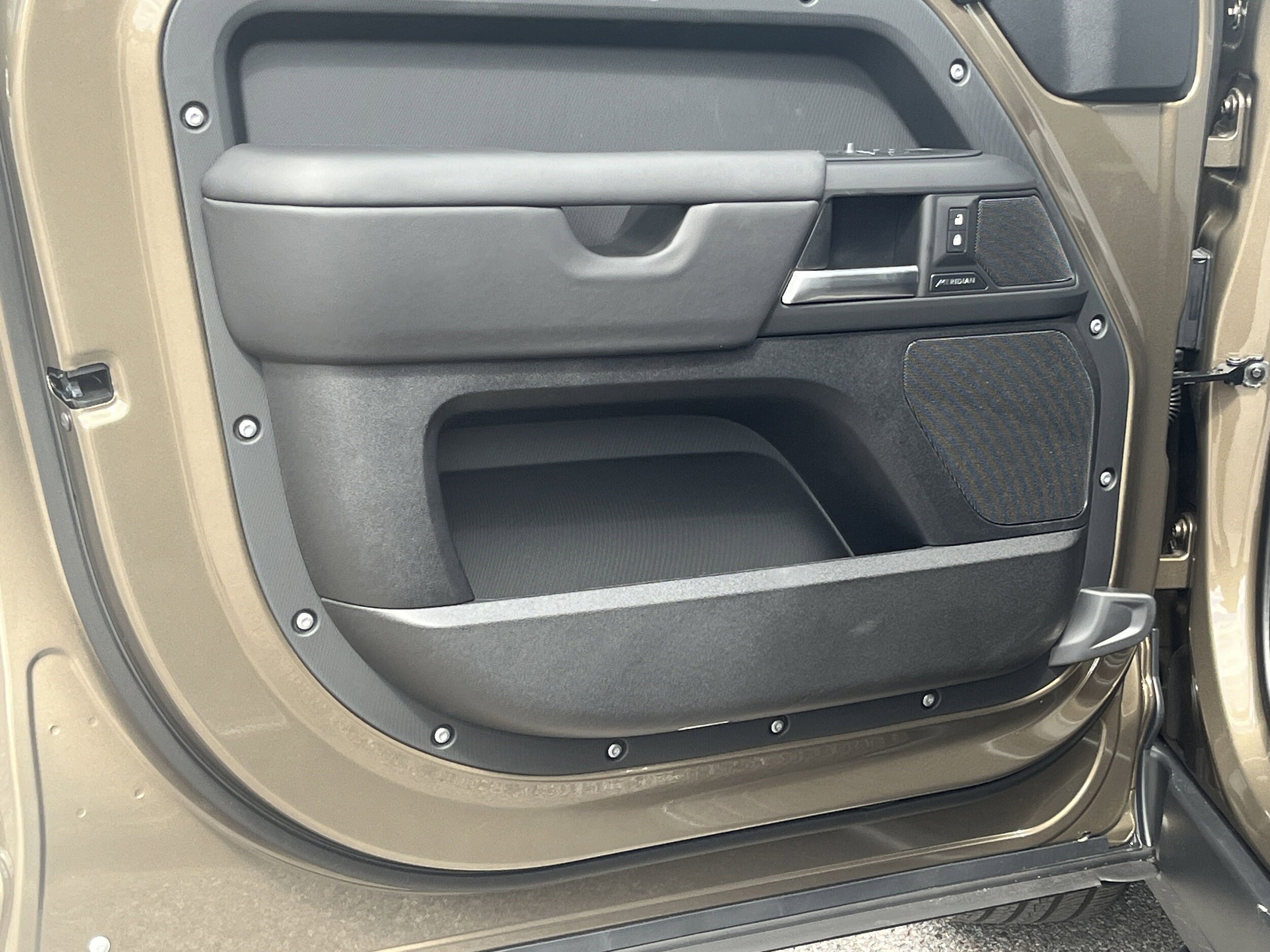 2025 Land Rover Defender S - Photo 13
