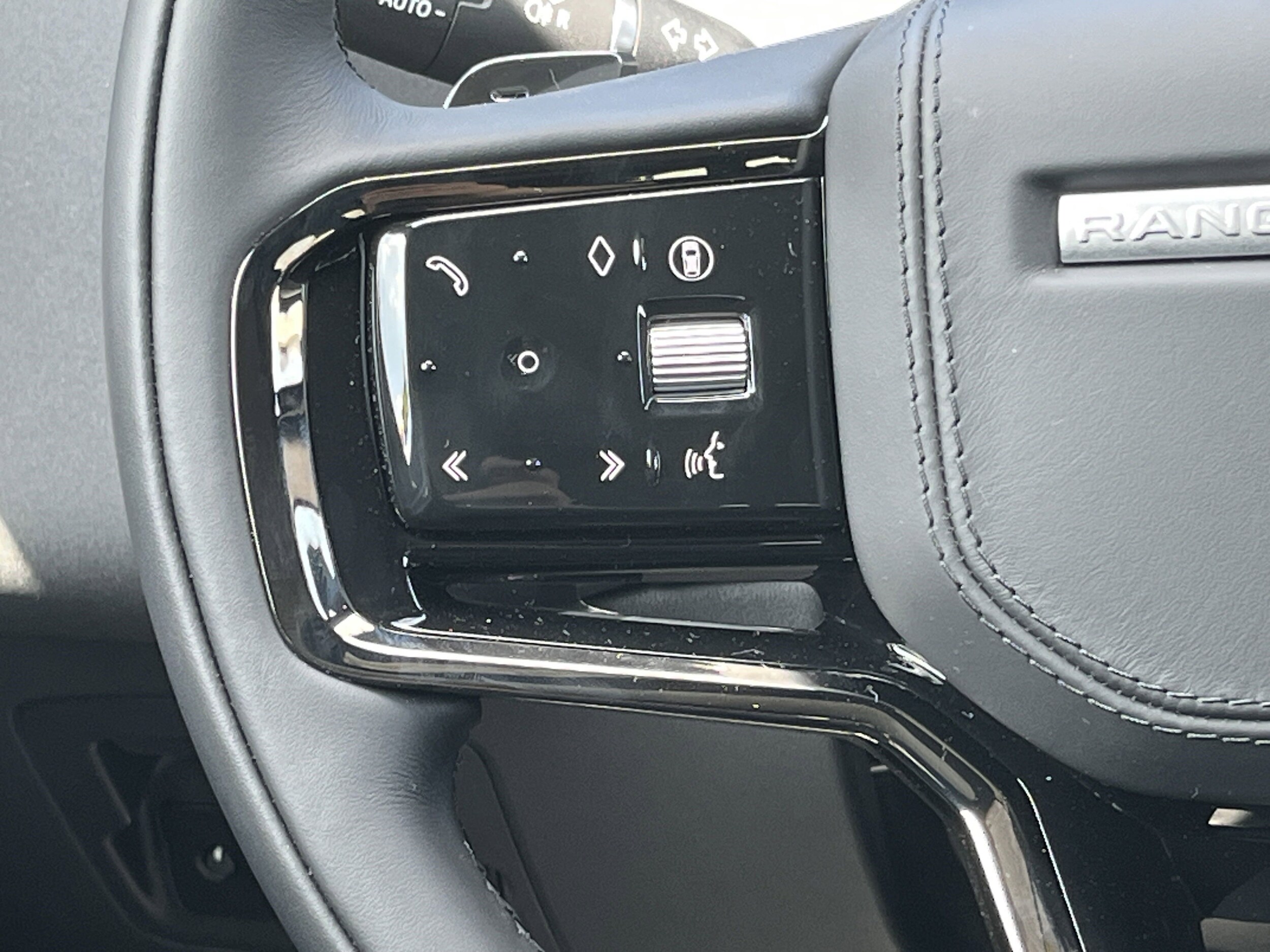 2026 Land Rover Range Rover Velar Dynamic SE - Photo 17