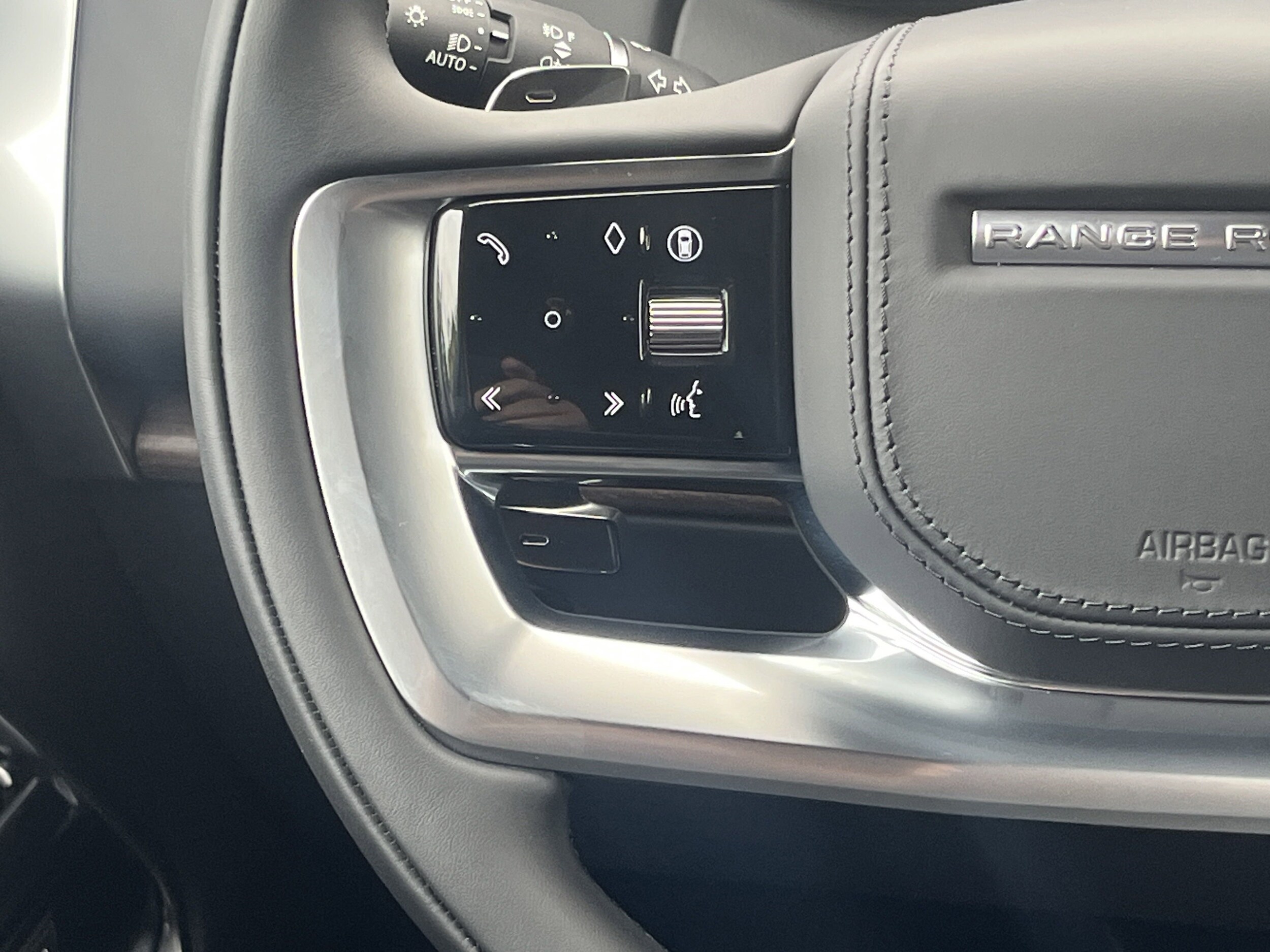2025 Land Rover Range Rover SE - Photo 17