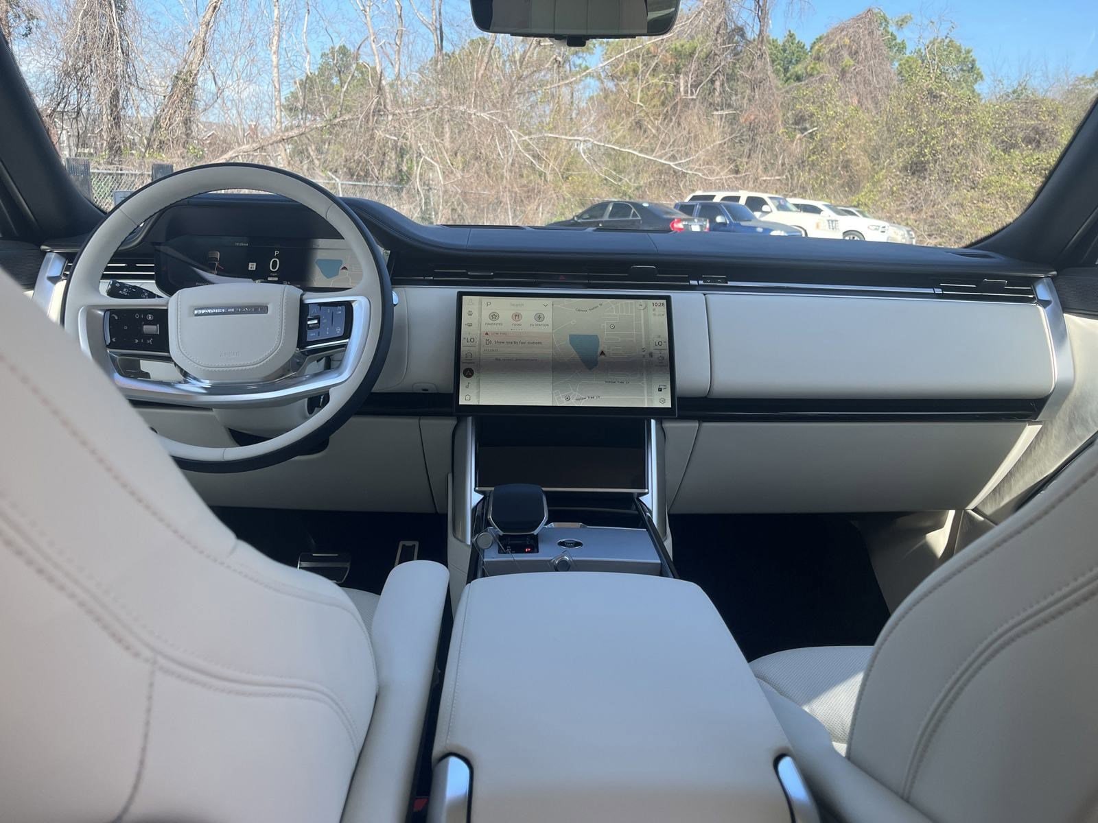 2025 Land Rover Range Rover SE - Photo 23