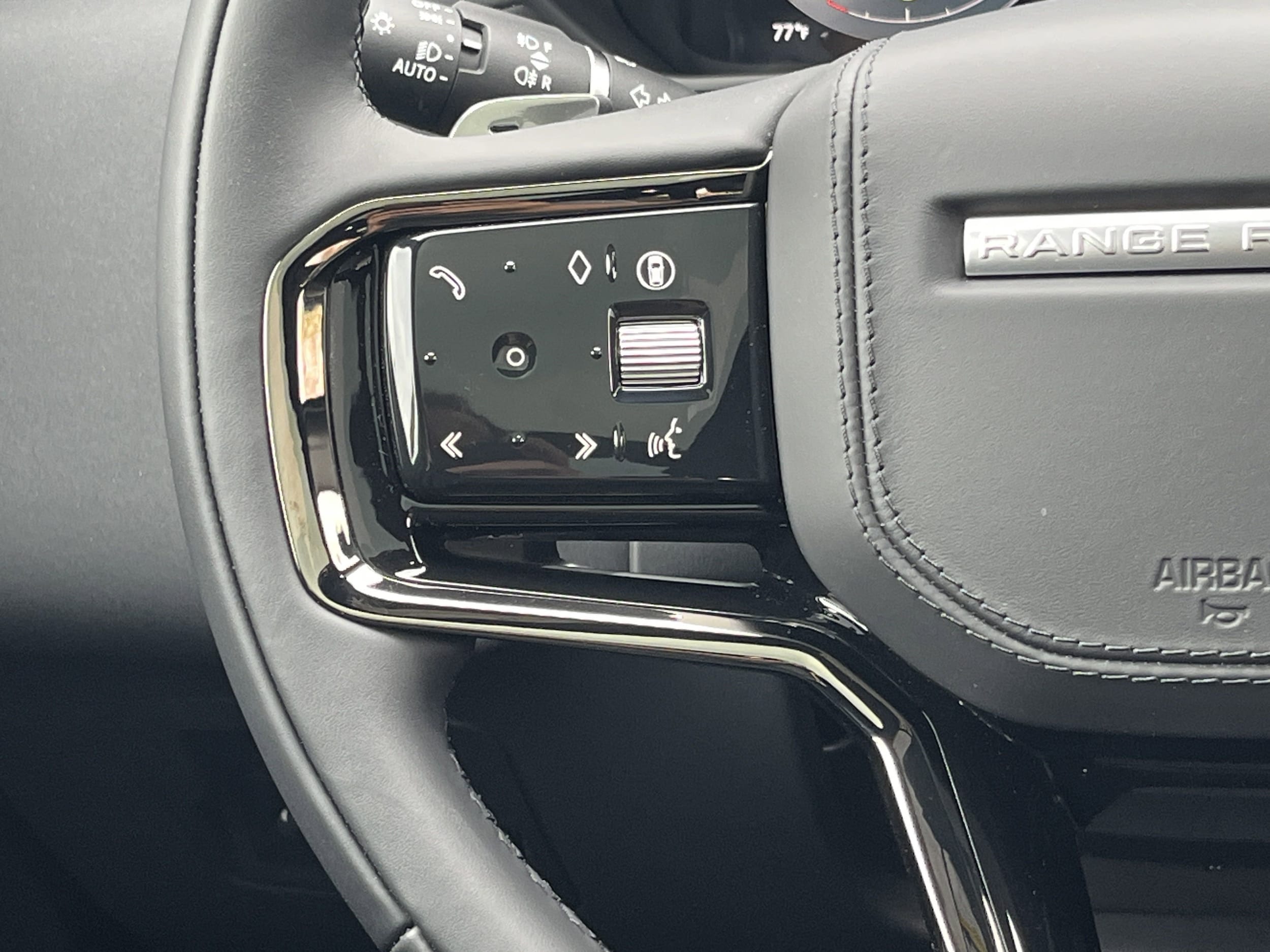 2026 Land Rover Range Rover Velar Dynamic SE - Photo 17