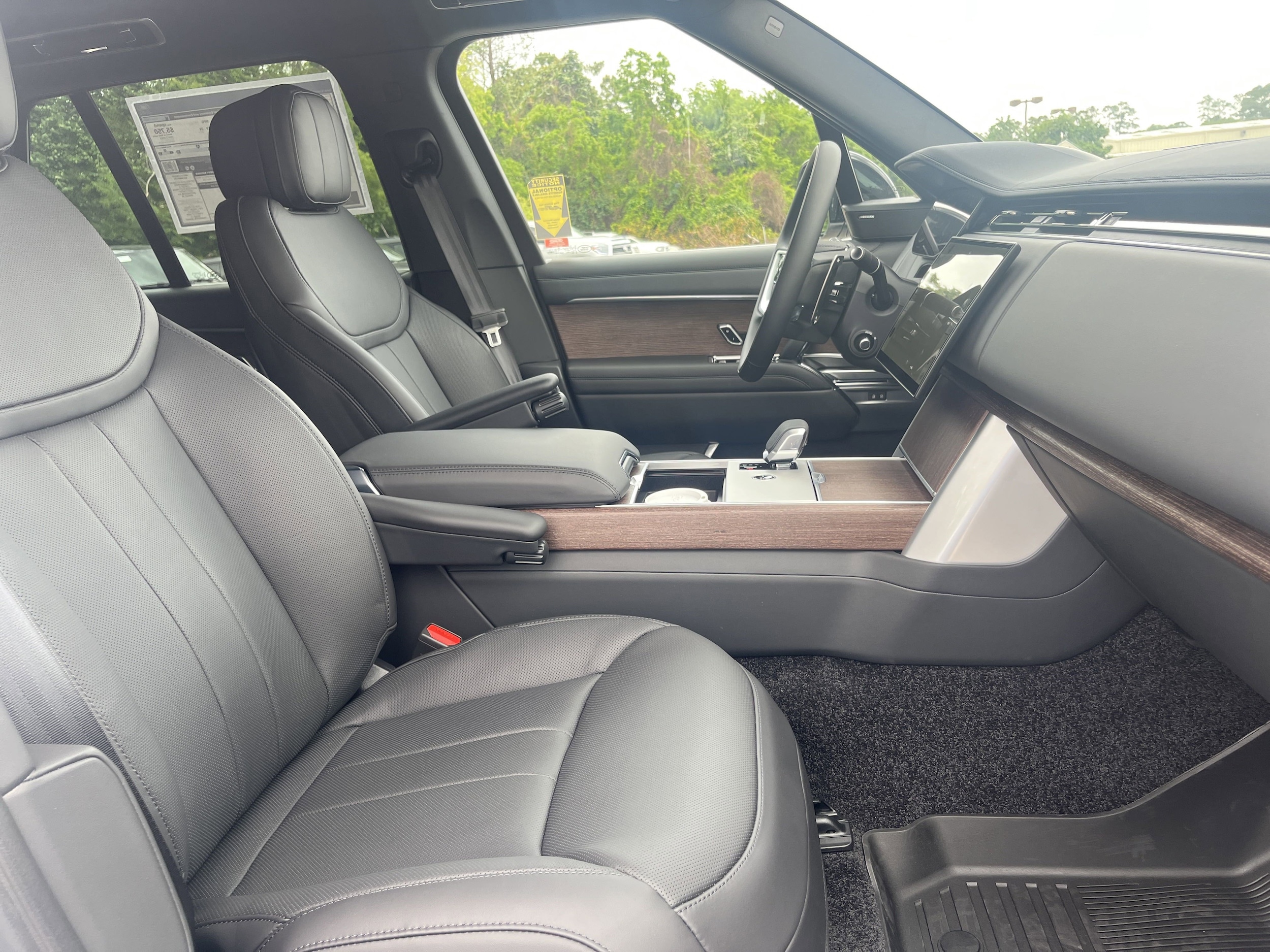 2025 Land Rover Range Rover SE - Photo 3