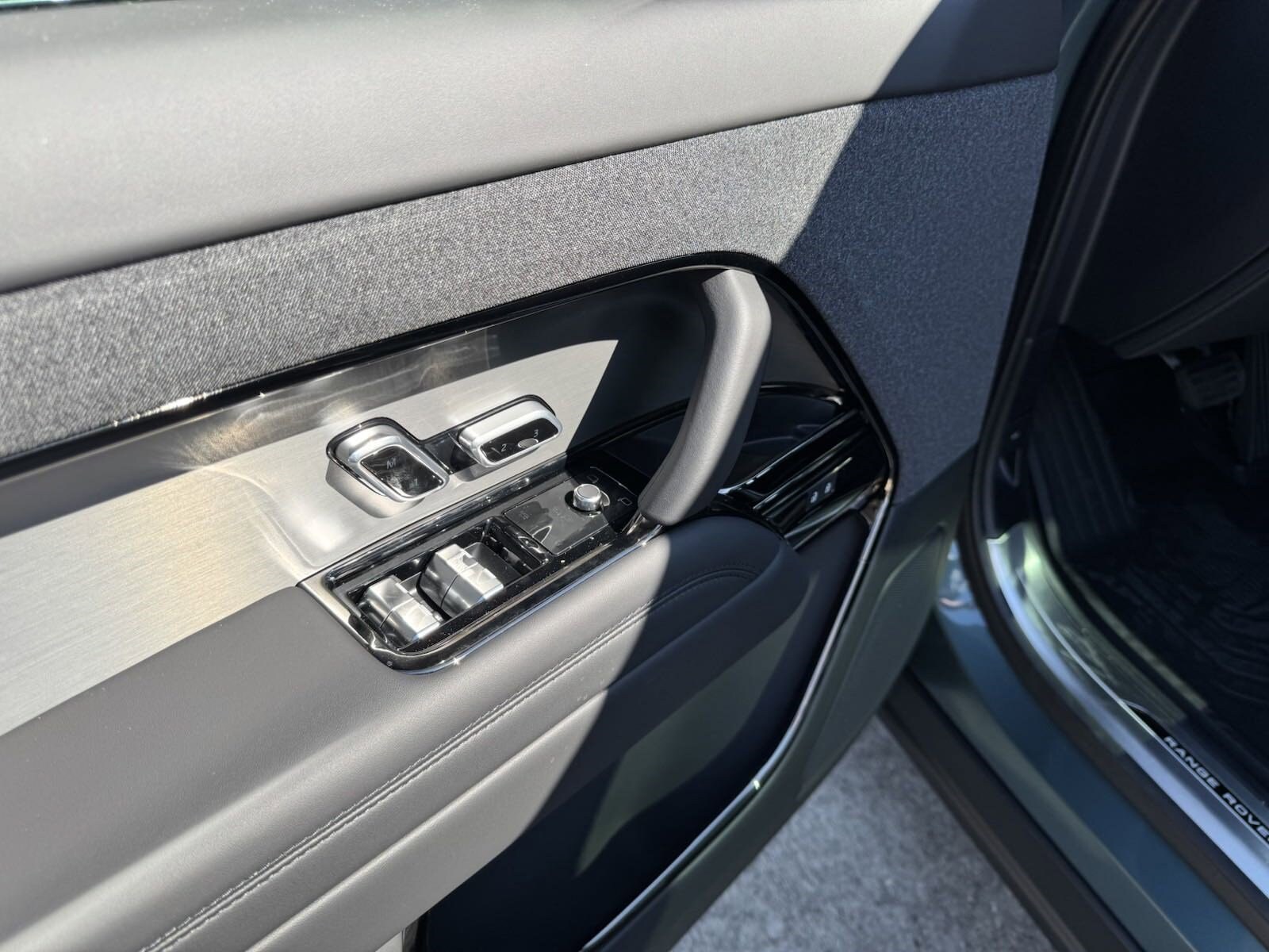 2025 Land Rover Range Rover Sport SE - Photo 15