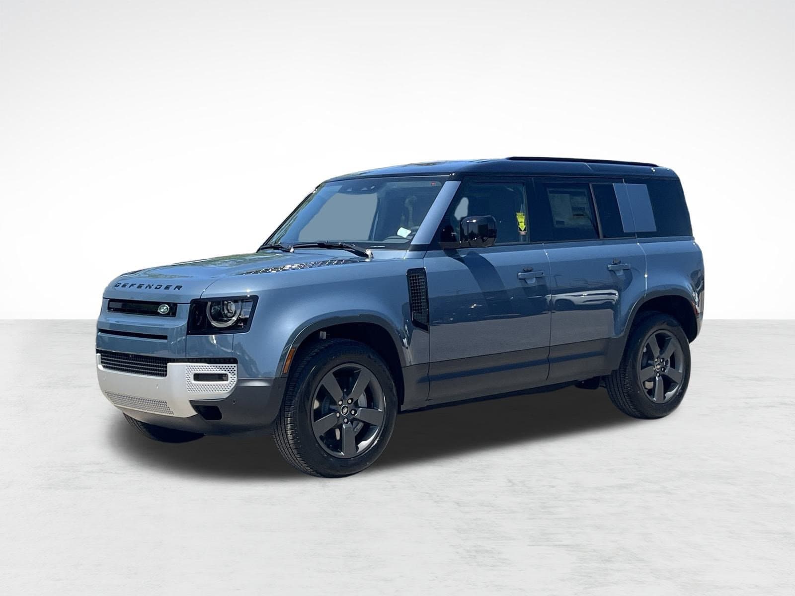 2025 Land Rover Defender S's photo