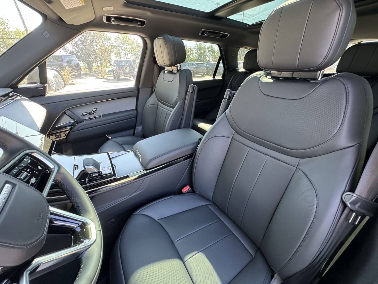 2025 Land Rover Range Rover Sport SE - Photo 16