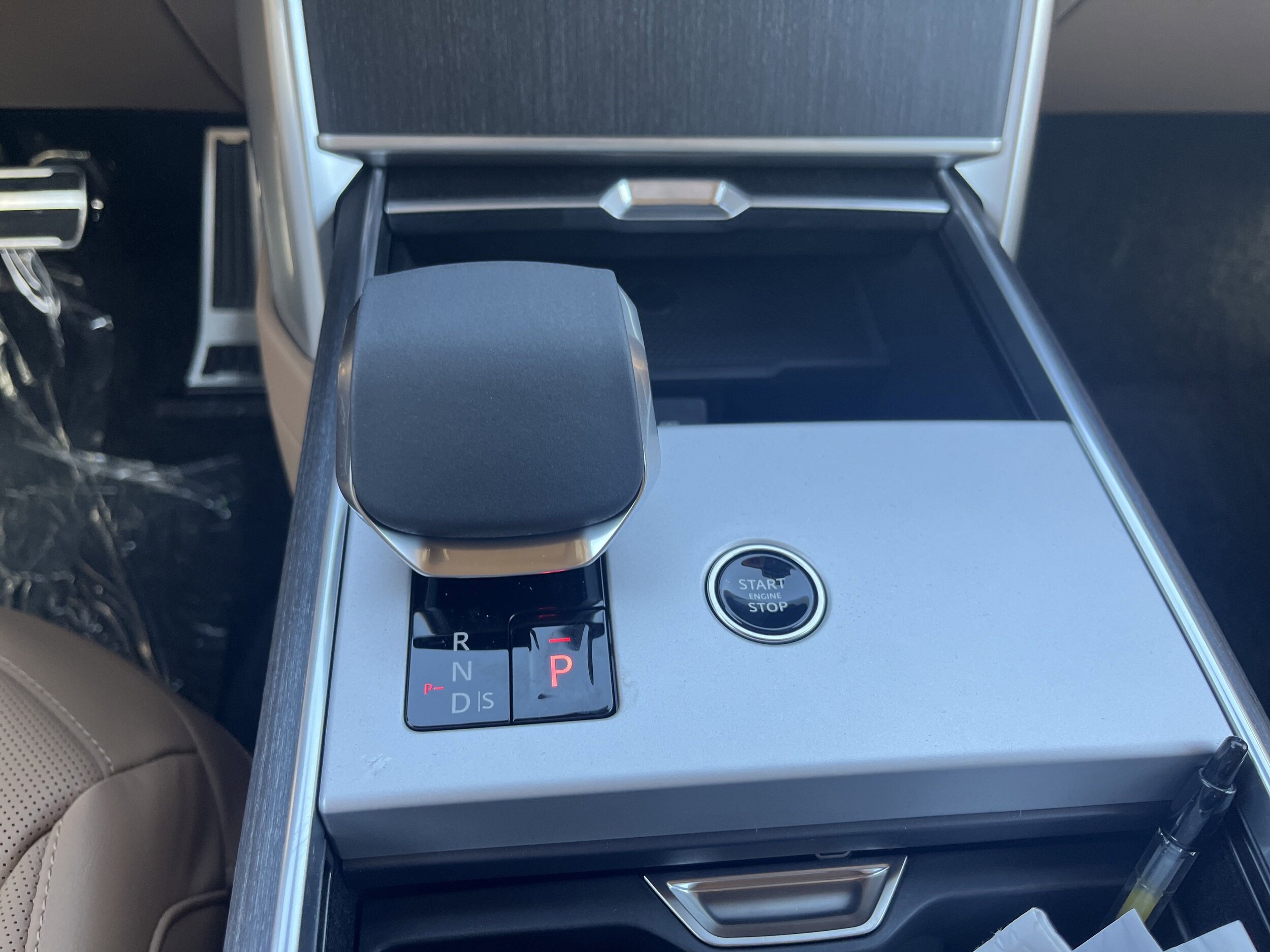 2025 Land Rover Range Rover SE - Photo 24