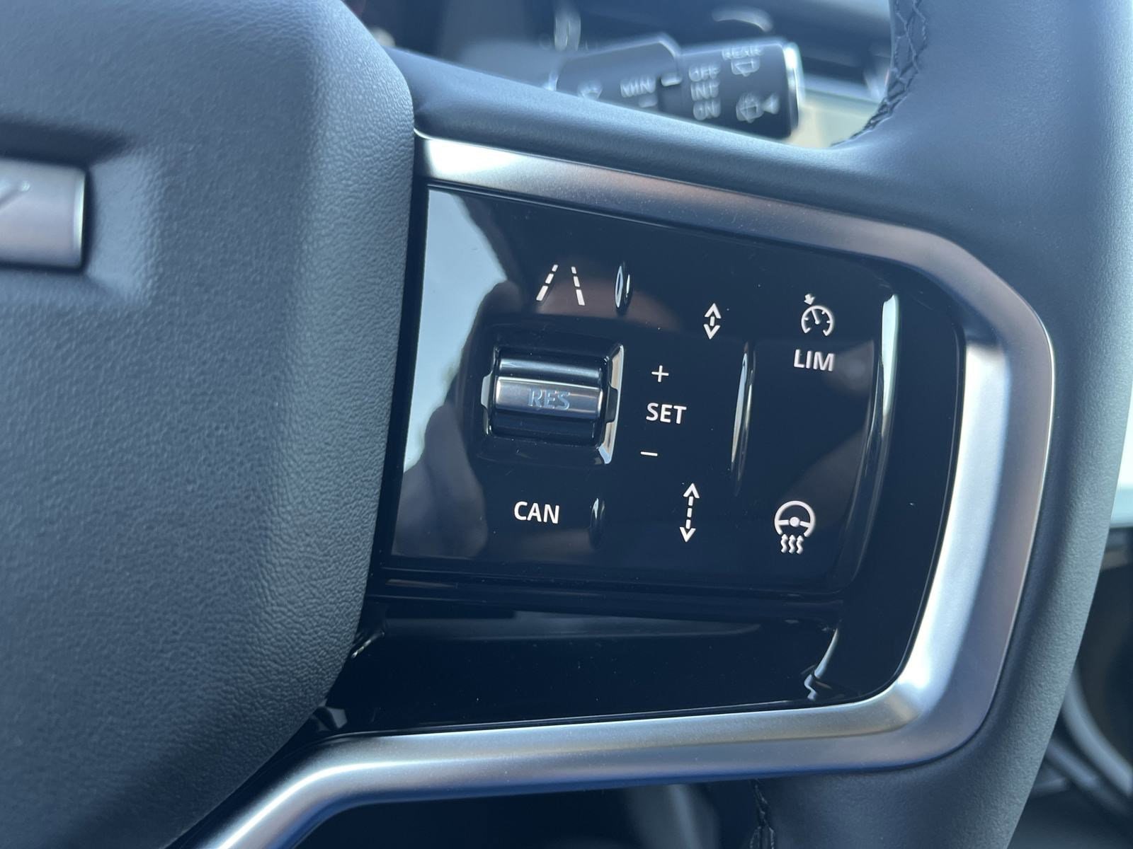2025 Land Rover Discovery Sport Dynamic SE - Photo 18
