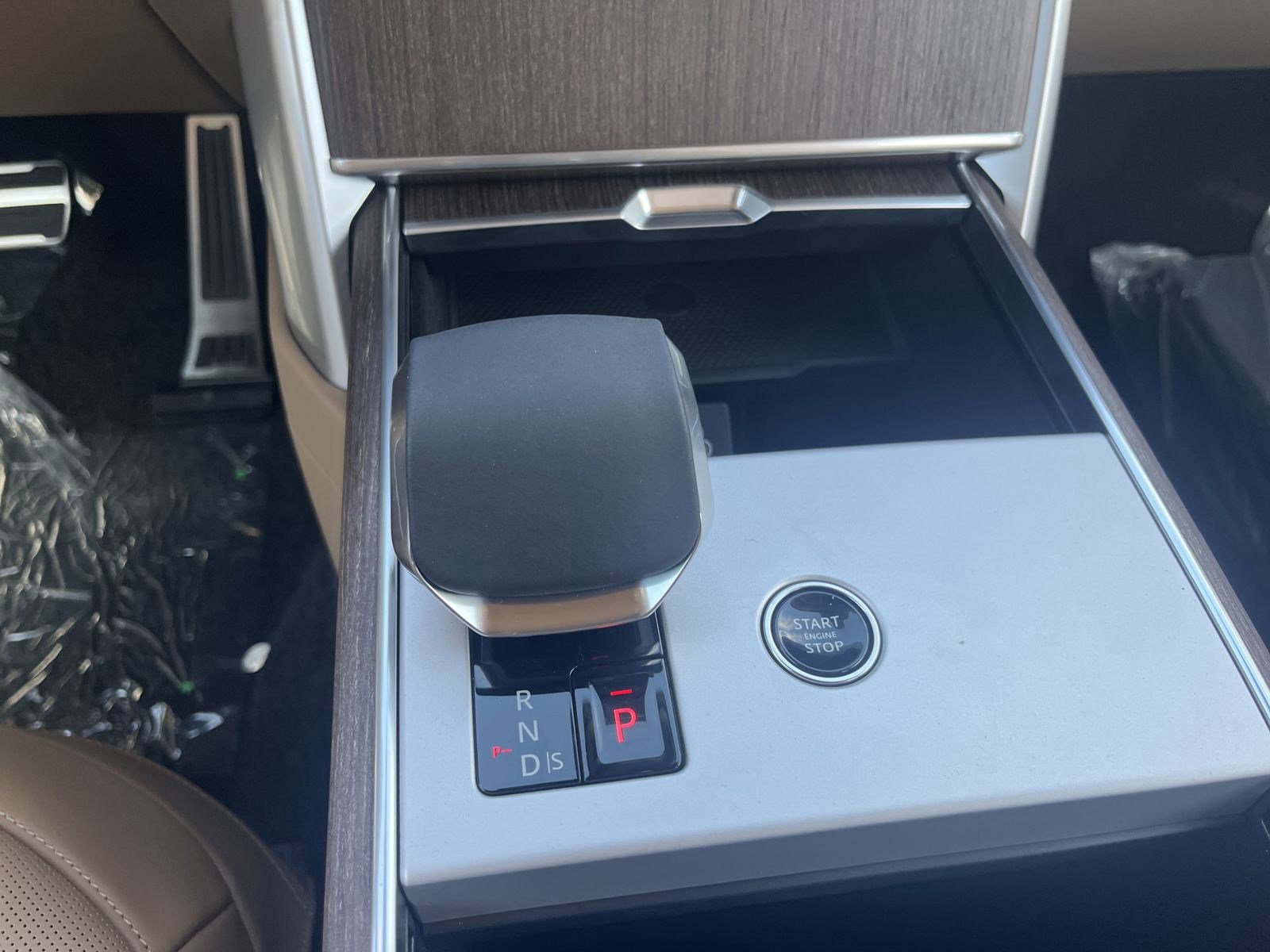 2025 Land Rover Range Rover SE - Photo 24