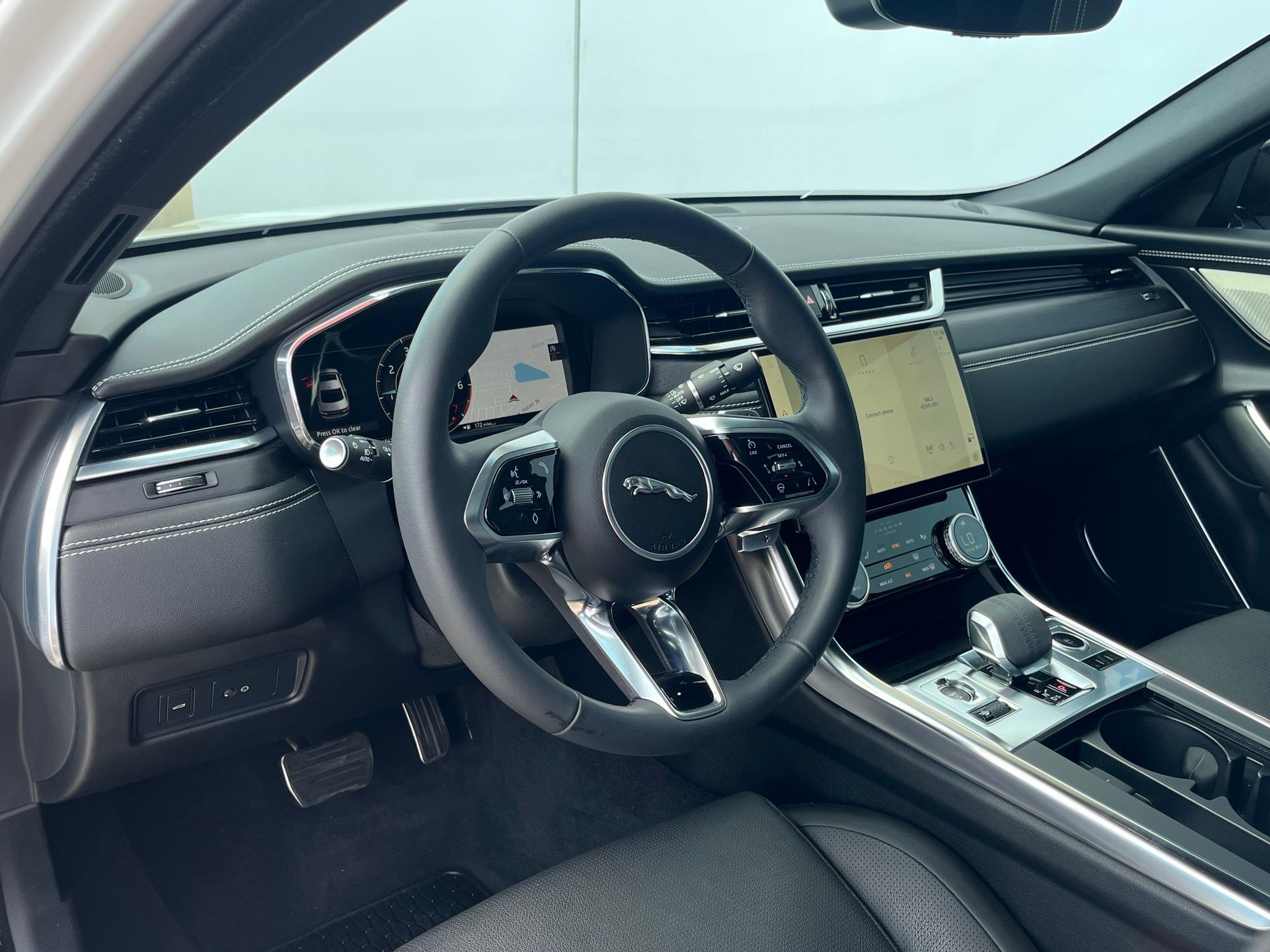 2024 Jaguar XF R-Dynamic SE photo 4