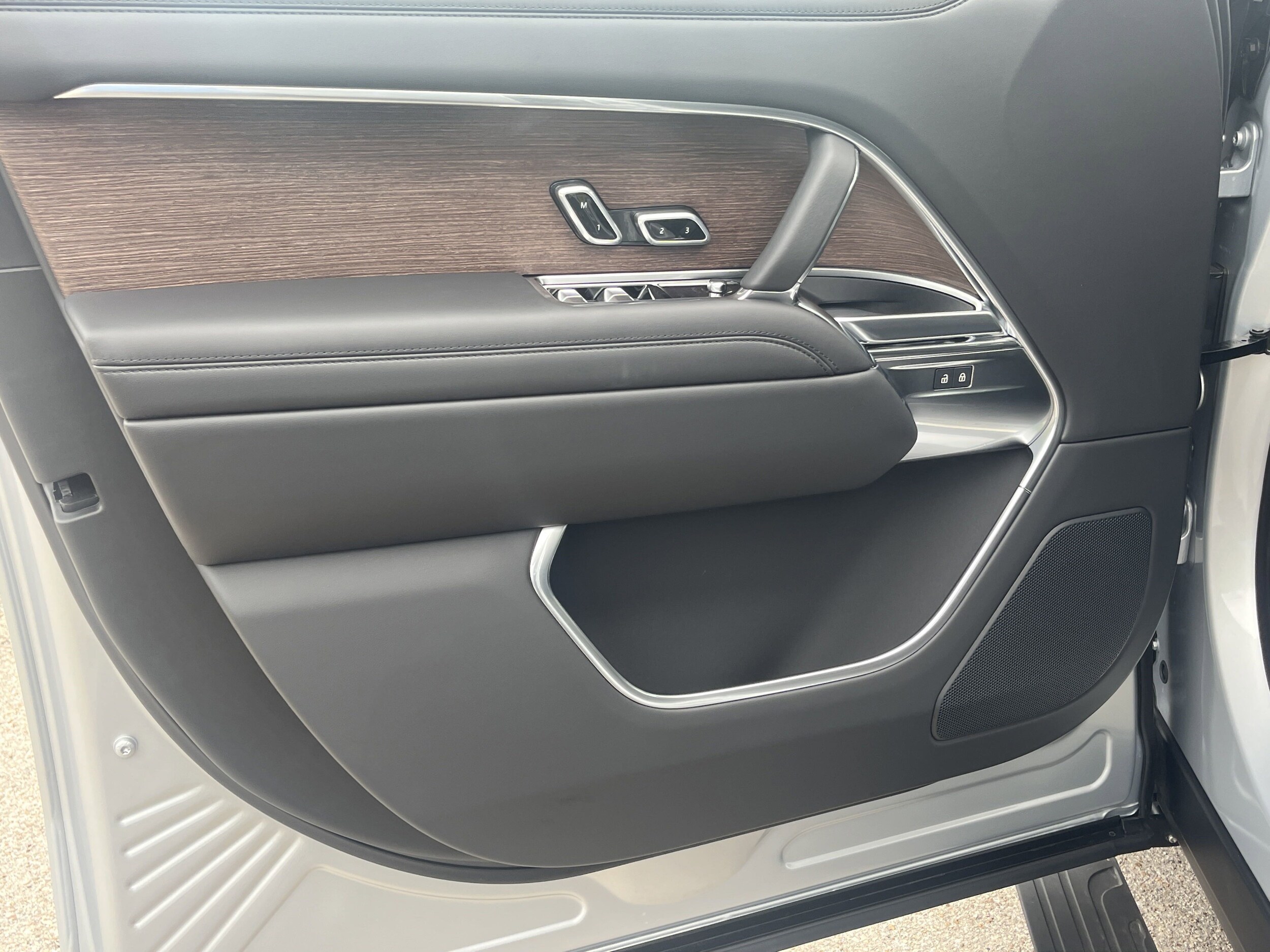 2025 Land Rover Range Rover SE - Photo 13