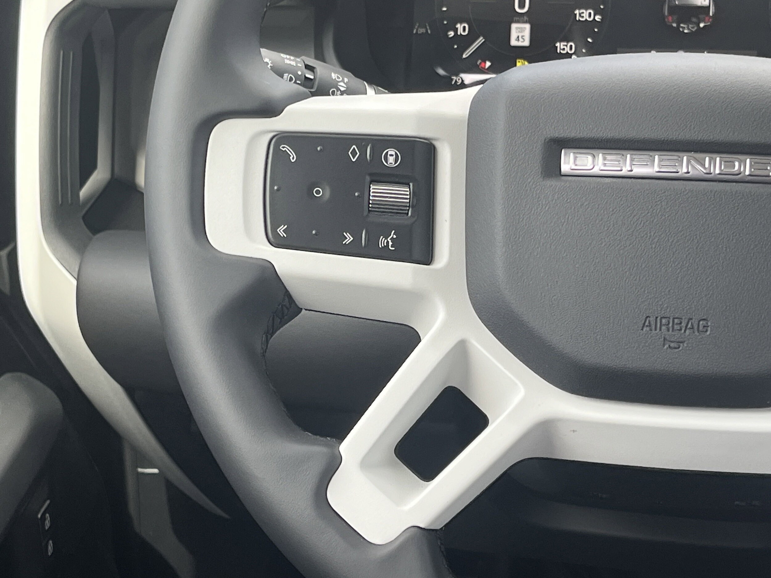 2025 Land Rover Defender S - Photo 17