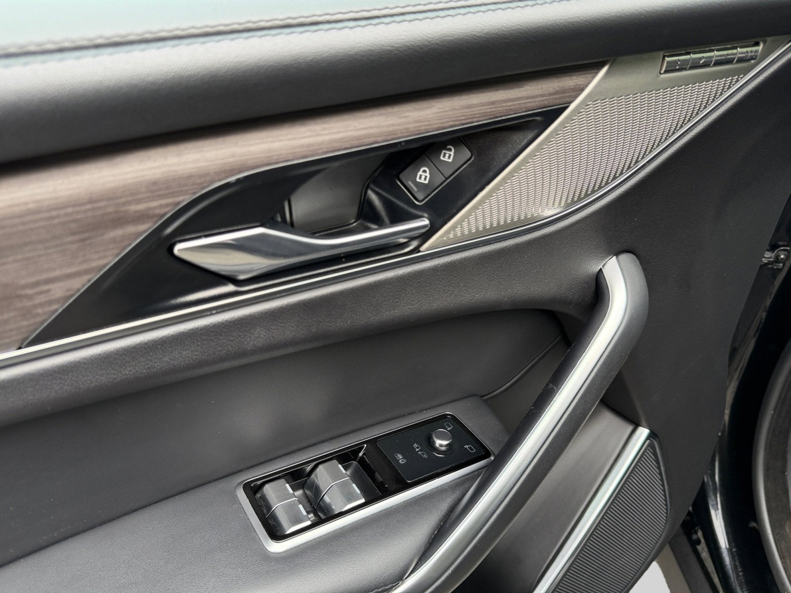 2023 Jaguar F-Pace S - Photo 13