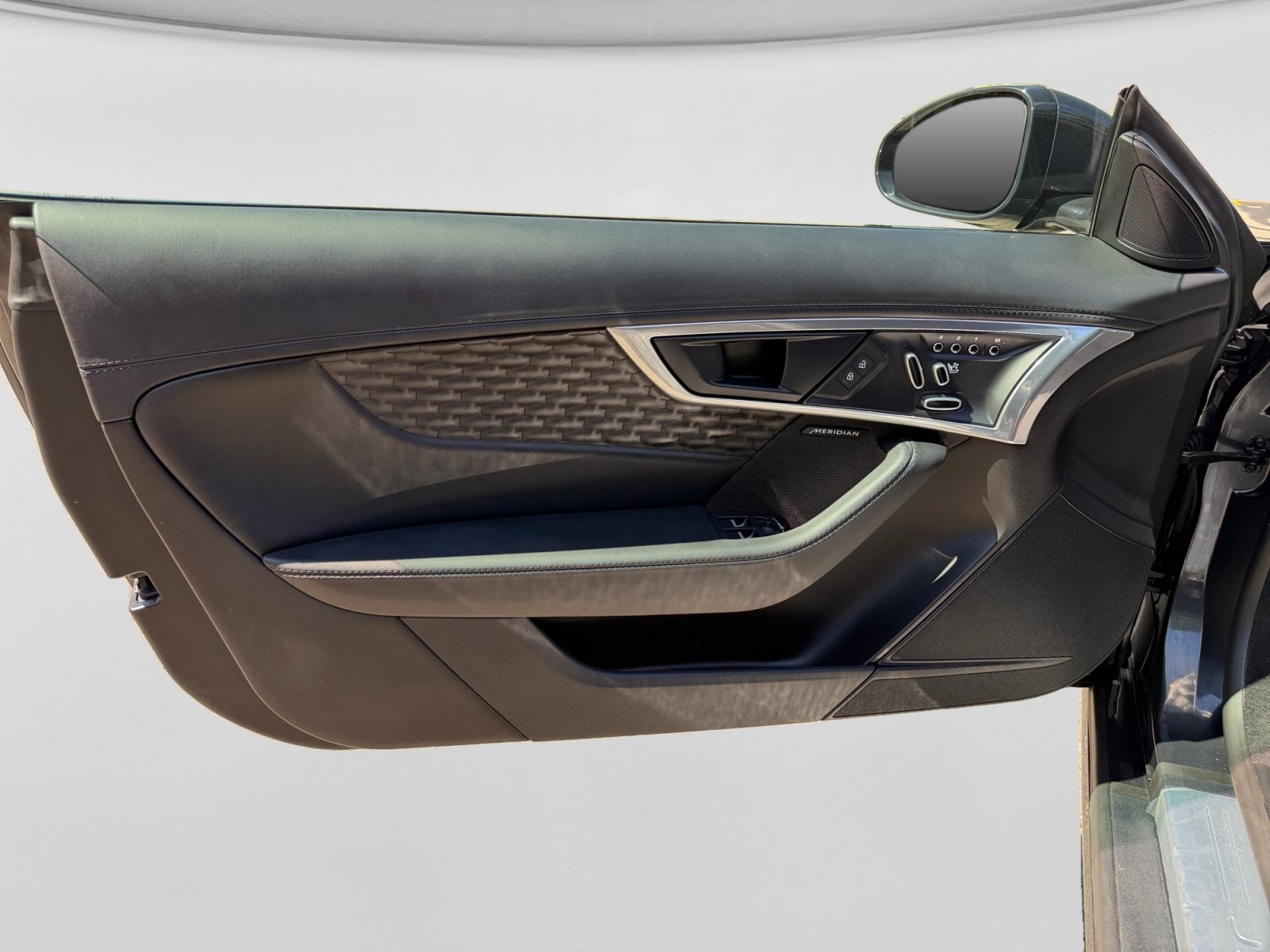 2024 Jaguar F-Type R-Dynamic - Photo 12