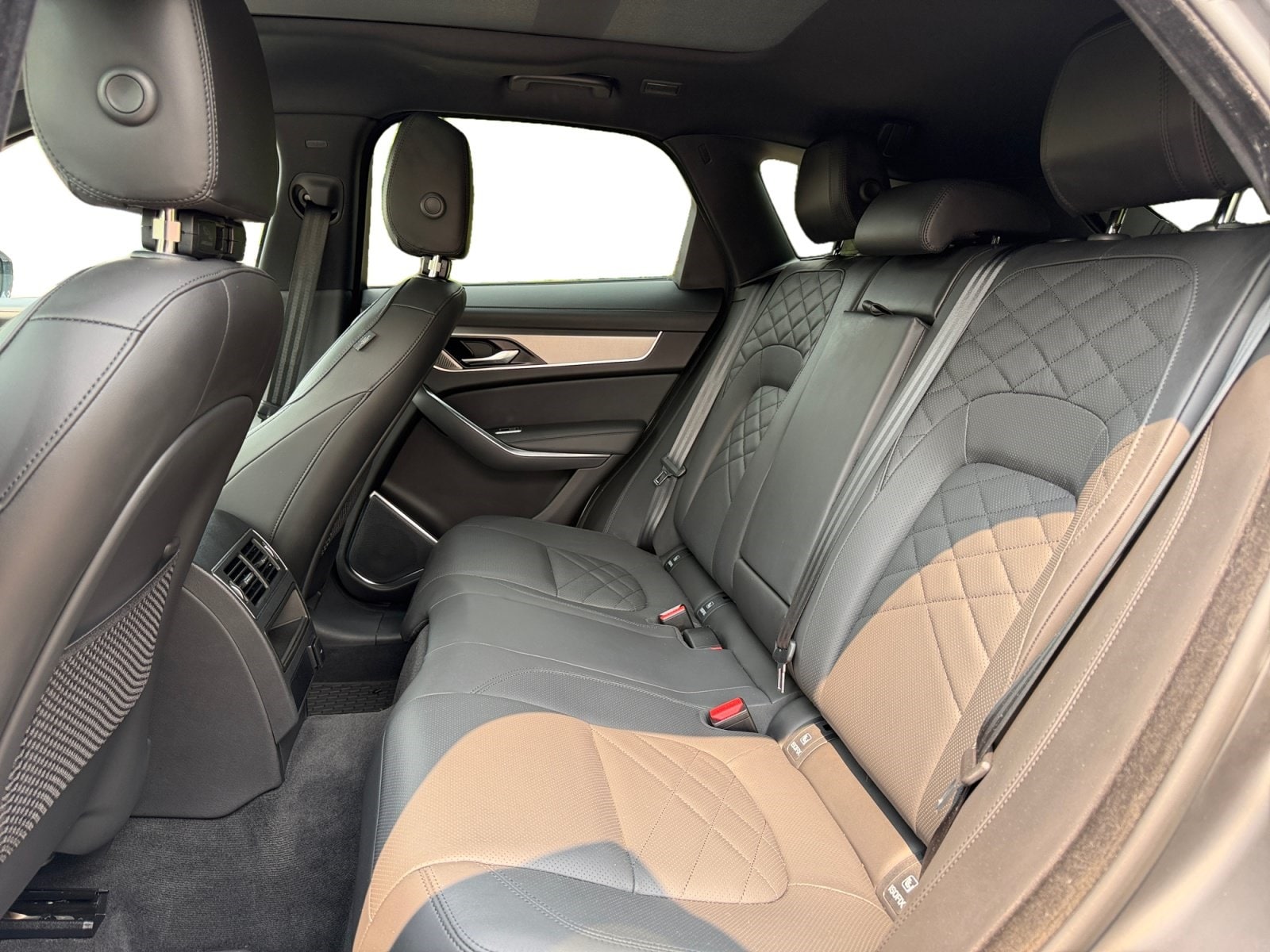 2023 Jaguar F-Pace S - Photo 16