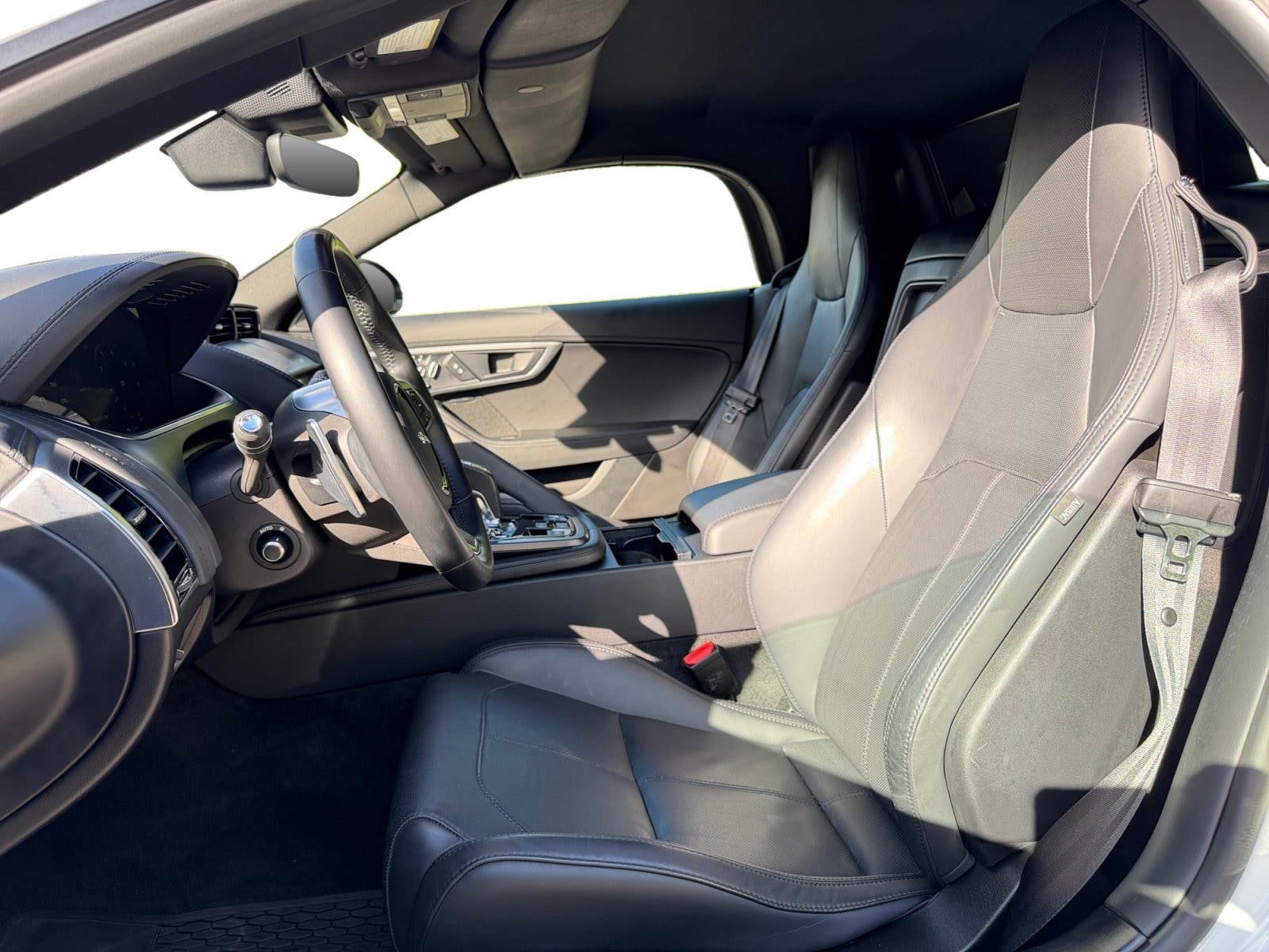 2023 Jaguar F-TYPE R-Dynamic - Photo 10