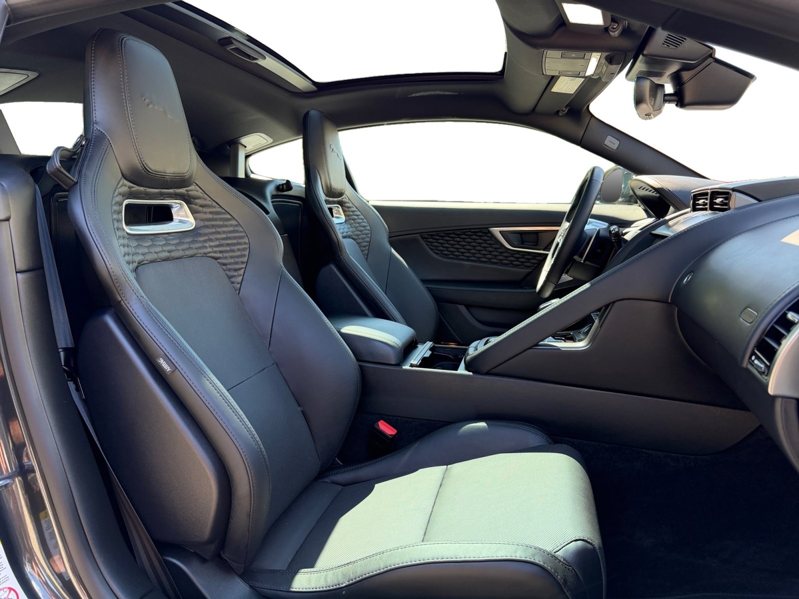 2024 Jaguar F-Type R-Dynamic - Photo 16