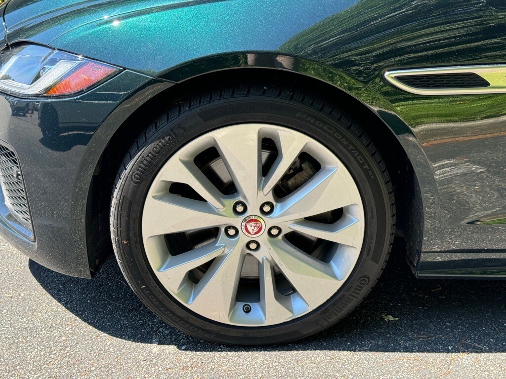 2022 Jaguar XF R-Dynamic SE photo 4