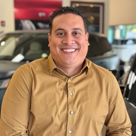 Staff member Kenny Montoya from ID_d461205af0ca