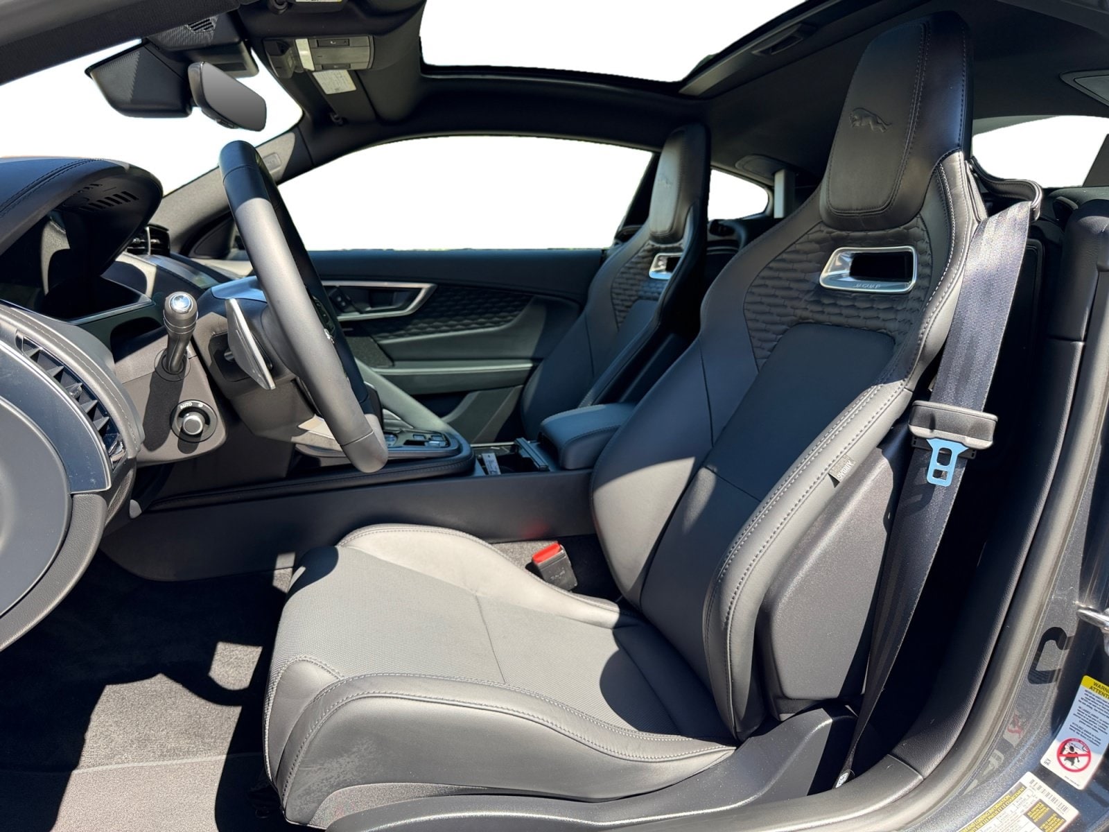 2024 Jaguar F-Type R-Dynamic - Photo 10