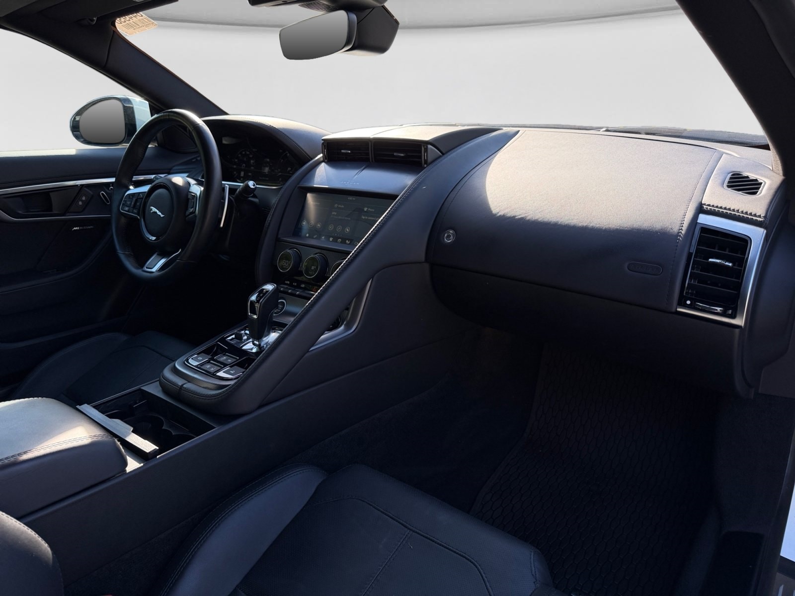 2023 Jaguar F-TYPE R-Dynamic - Photo 18