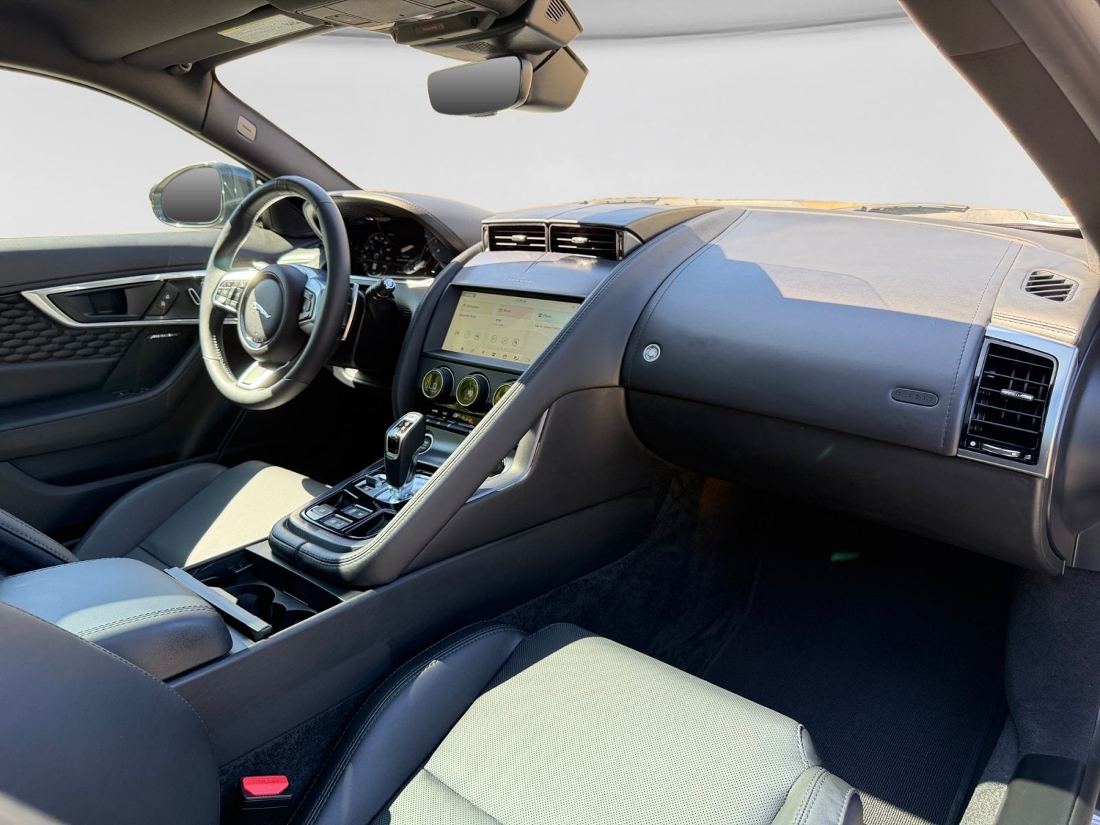 2024 Jaguar F-Type R-Dynamic - Photo 17